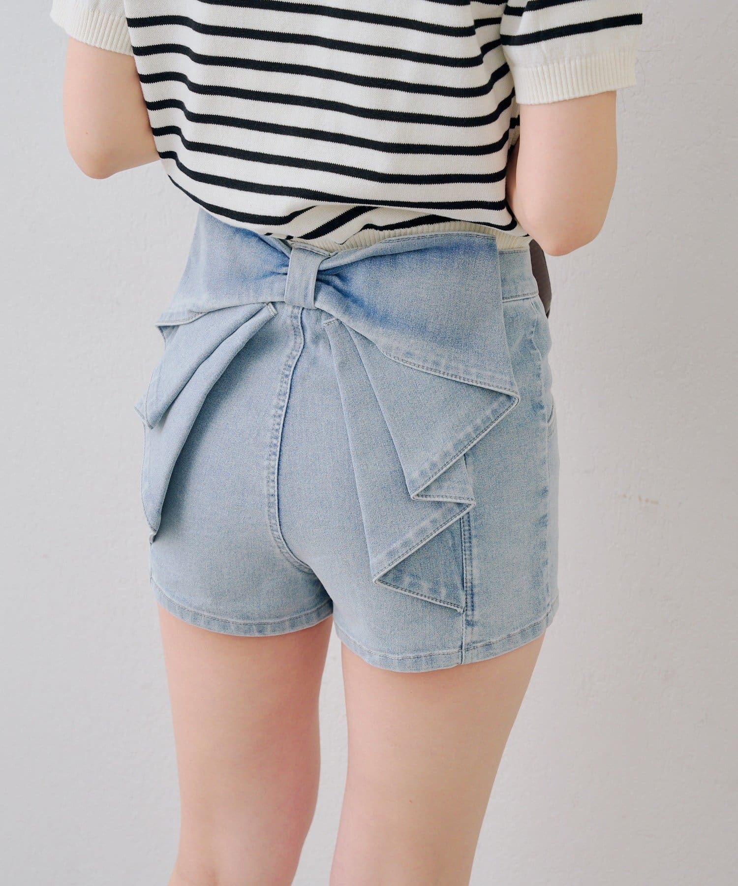 NICE CLAUP / OLIVE des OLIVE OUTLET(ナイスクラップ  / オリーブ デ オリーブ アウトレット) 【continuer 】うしろリボンデニムショートパンツ