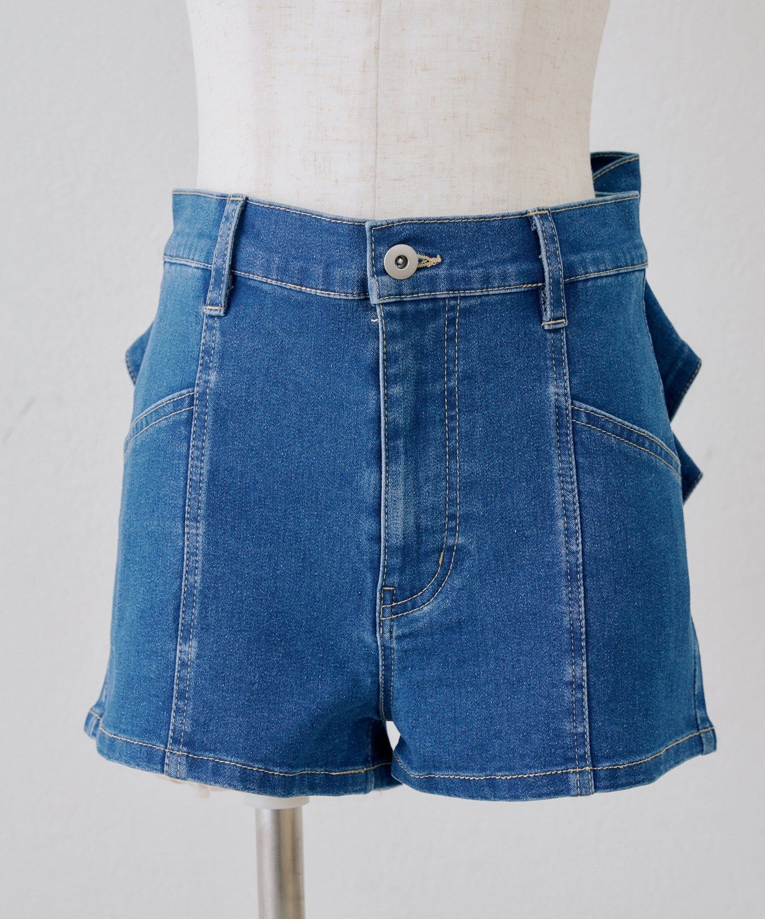 NICE CLAUP / OLIVE des OLIVE OUTLET(ナイスクラップ  / オリーブ デ オリーブ アウトレット) 【continuer 】うしろリボンデニムショートパンツ