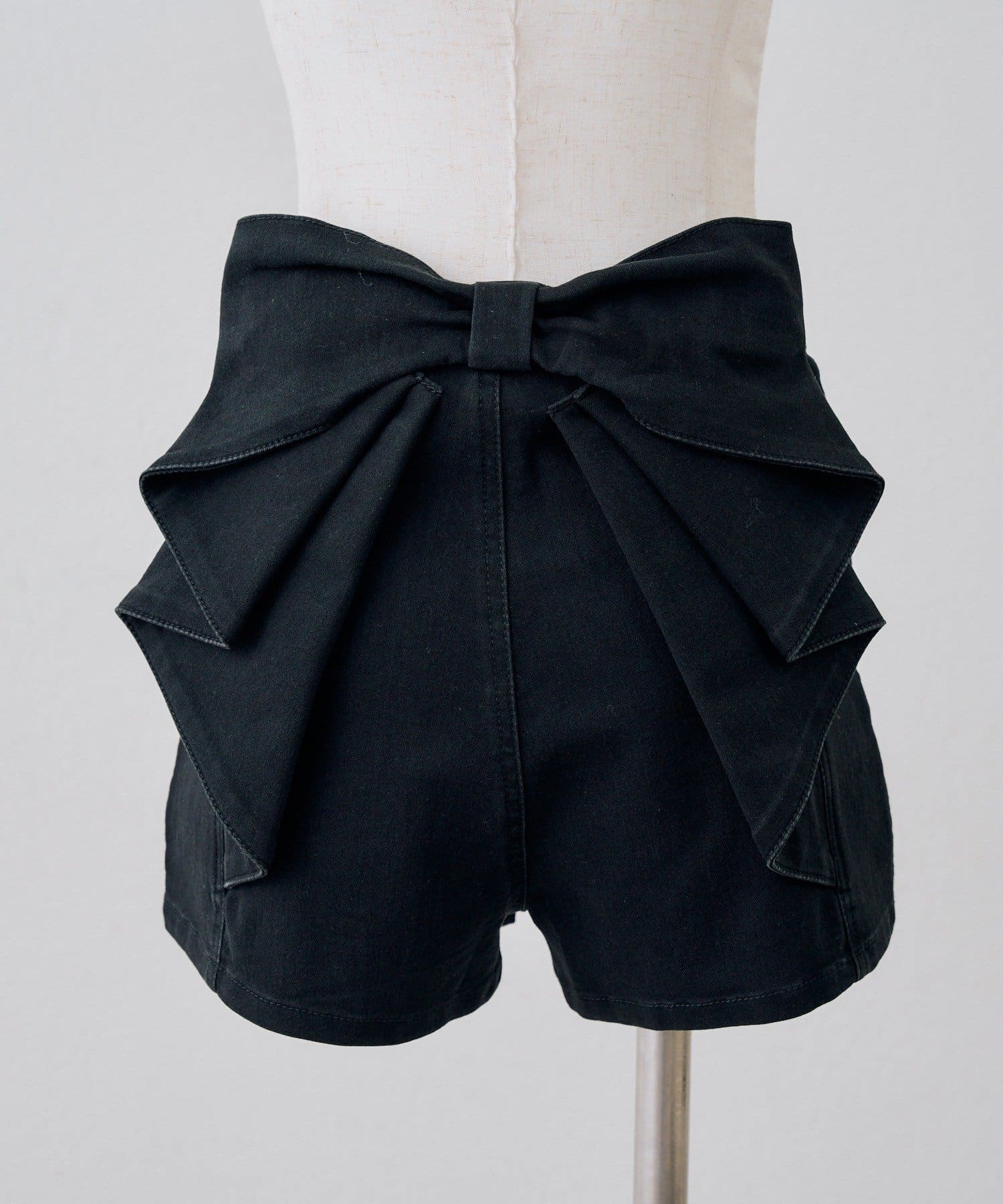 NICE CLAUP / OLIVE des OLIVE OUTLET(ナイスクラップ  / オリーブ デ オリーブ アウトレット) 【continuer 】うしろリボンデニムショートパンツ