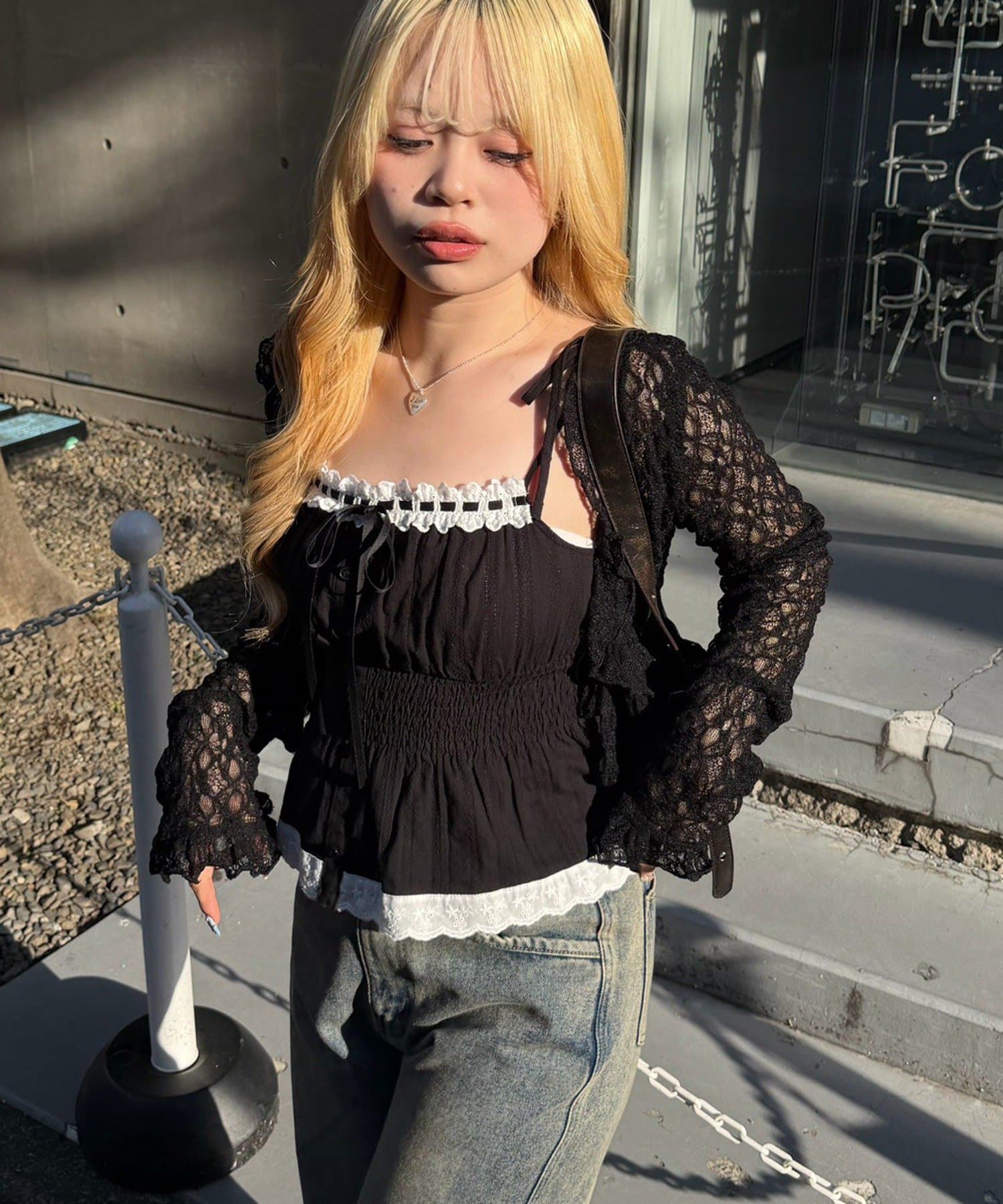 NICE CLAUP / OLIVE des OLIVE OUTLET(ナイスクラップ  / オリーブ デ オリーブ アウトレット) 【continuer】【1枚で着映え♡】肩リボンキャミブラウス