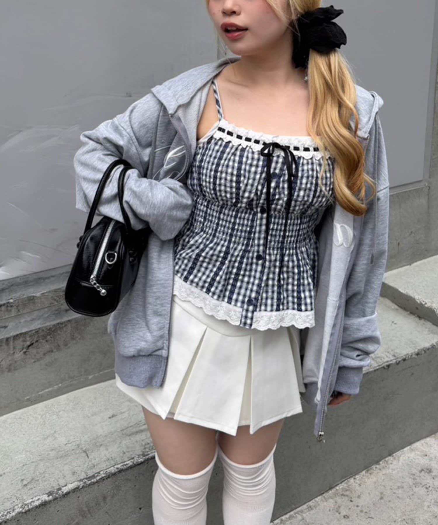 NICE CLAUP / OLIVE des OLIVE OUTLET(ナイスクラップ  / オリーブ デ オリーブ アウトレット) 【continuer】【1枚で着映え♡】肩リボンキャミブラウス