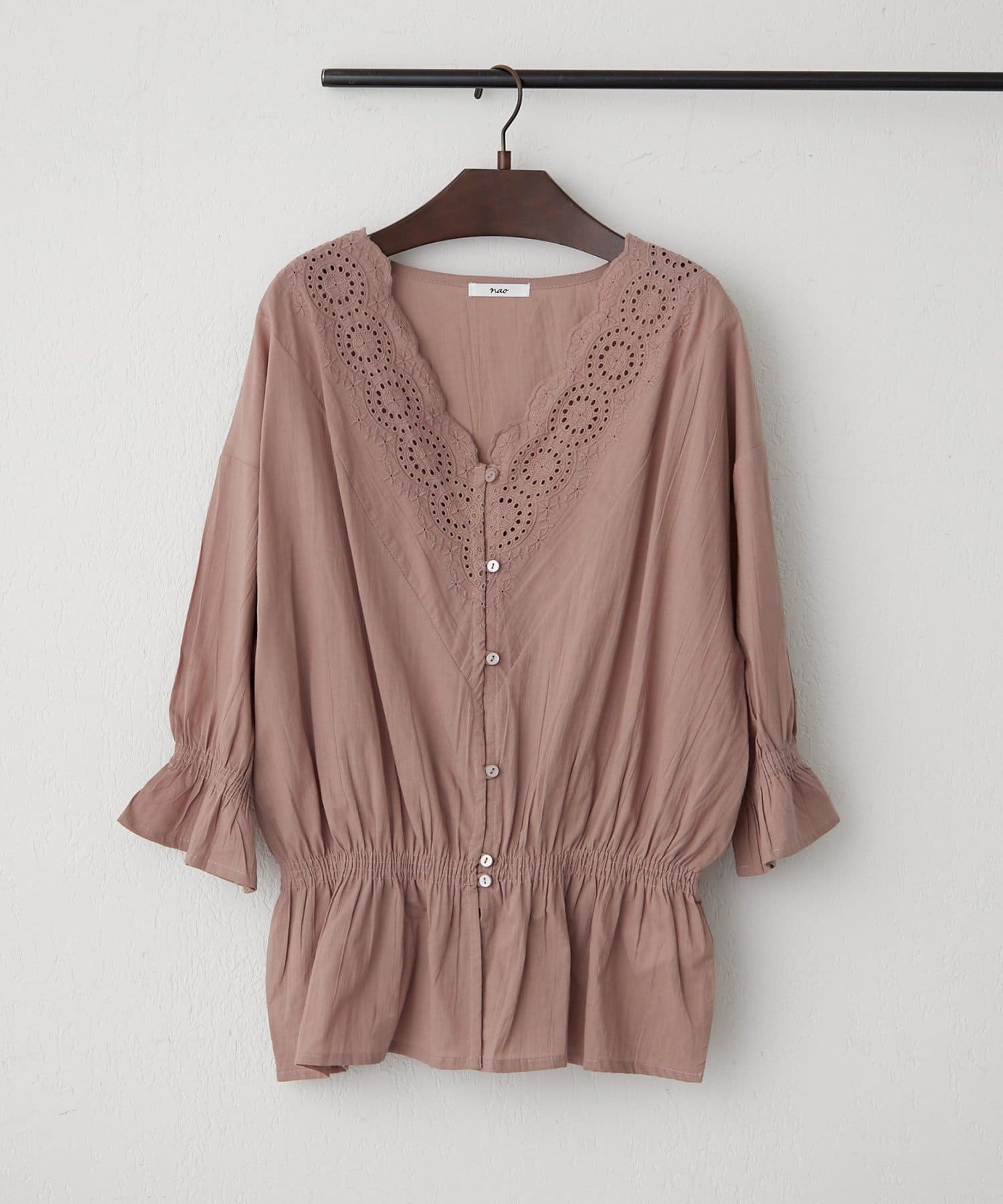 Remind me and forever(リマインドミーアンドフォーエバー) 【NAO】【自然とスタイルアップ】シャーリングスカラップレースブラウス