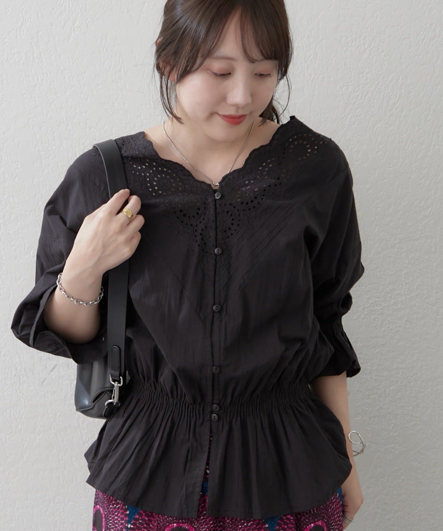 Remind me and forever(リマインドミーアンドフォーエバー) 【NAO】【自然とスタイルアップ】シャーリングスカラップレースブラウス