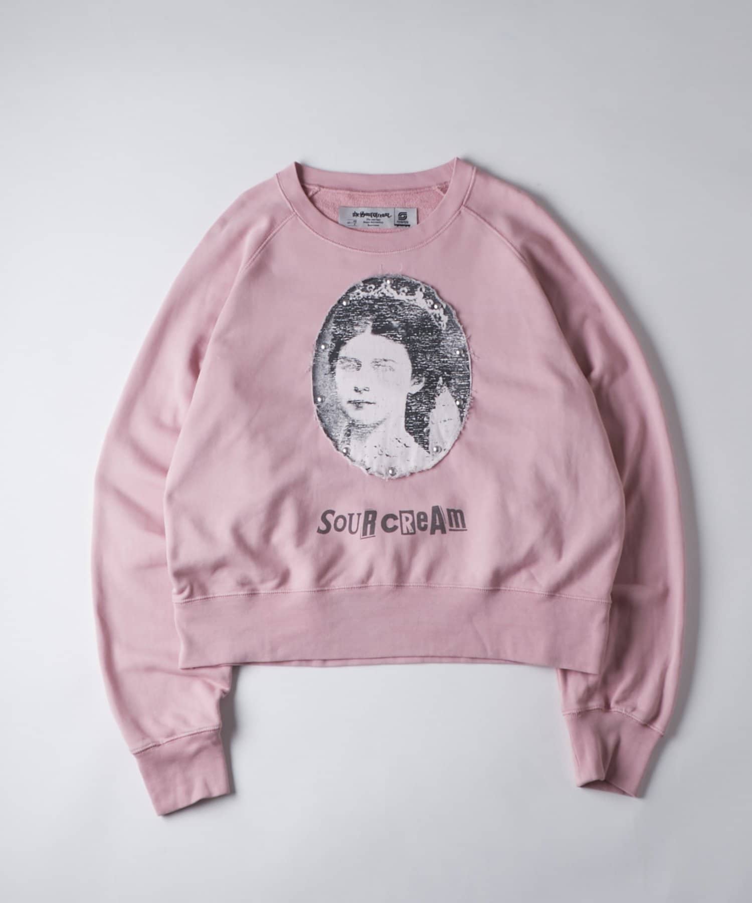 WHO’S WHO gallery(フーズフーギャラリー) 【Sourcream】リメイクスタッズスウェット