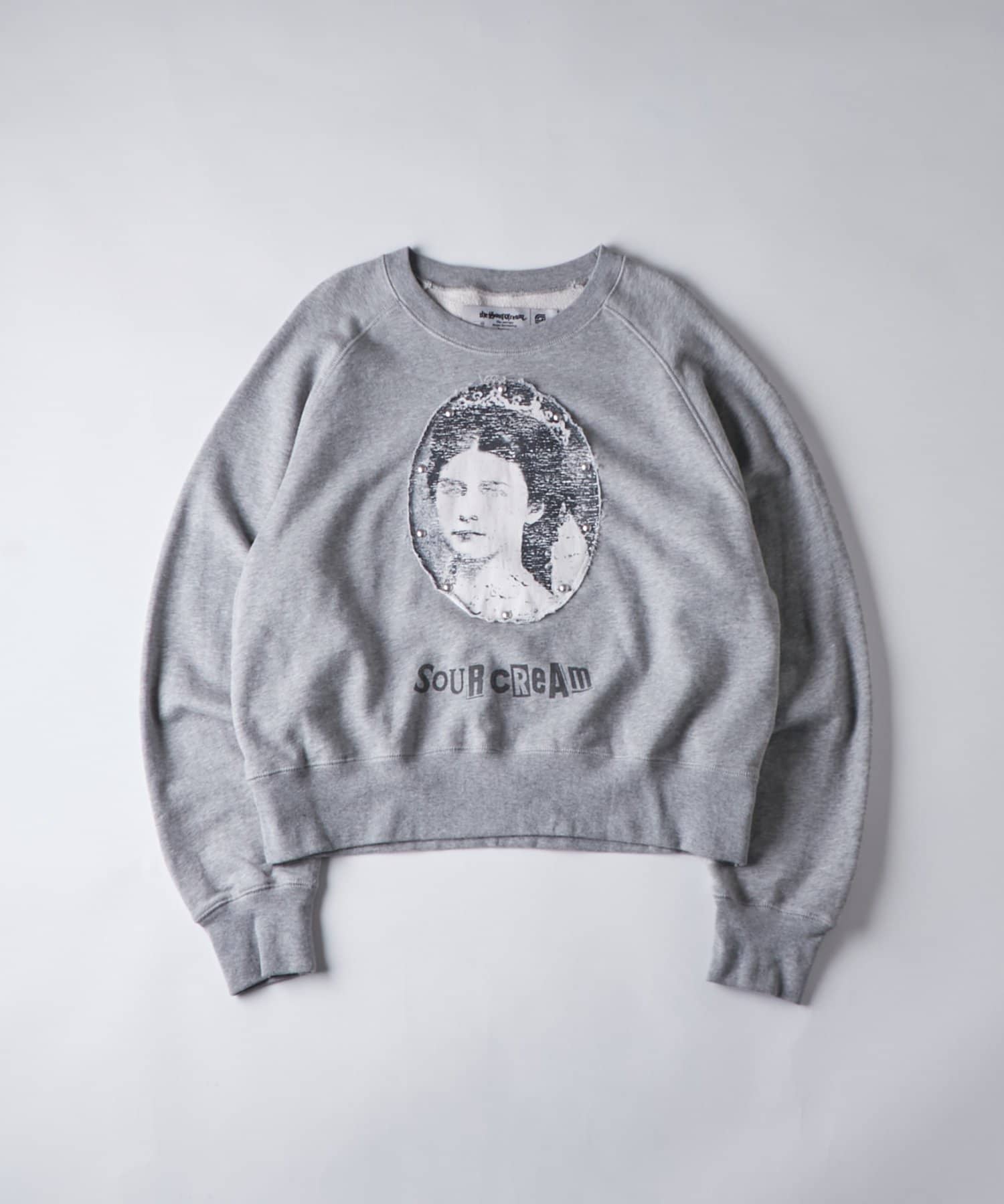 WHO’S WHO gallery(フーズフーギャラリー) 【Sourcream】リメイクスタッズスウェット