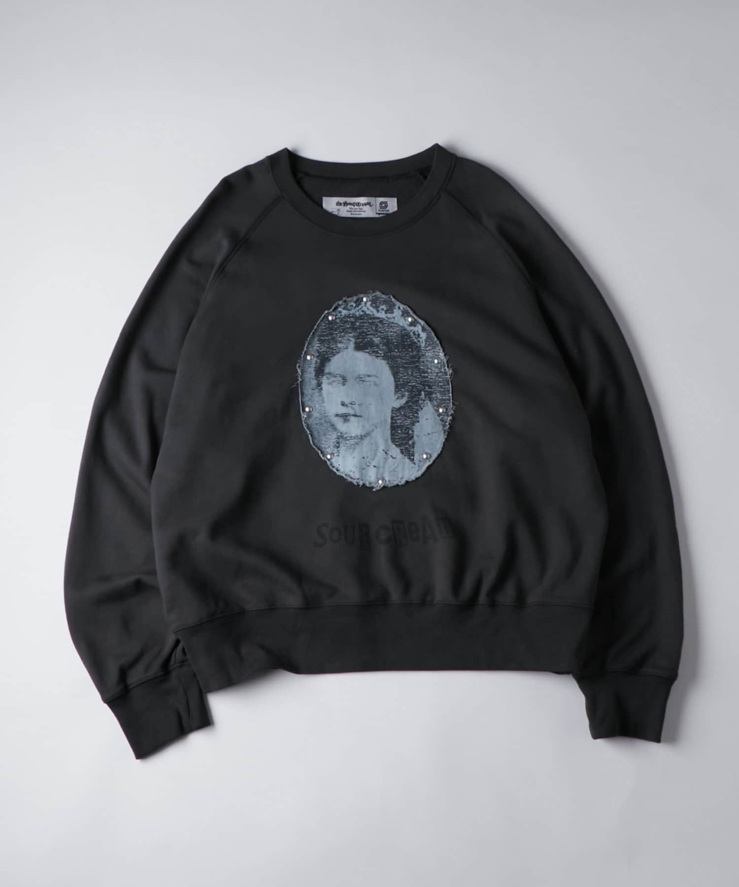 WHO’S WHO gallery(フーズフーギャラリー) 【Sourcream】リメイクスタッズスウェット