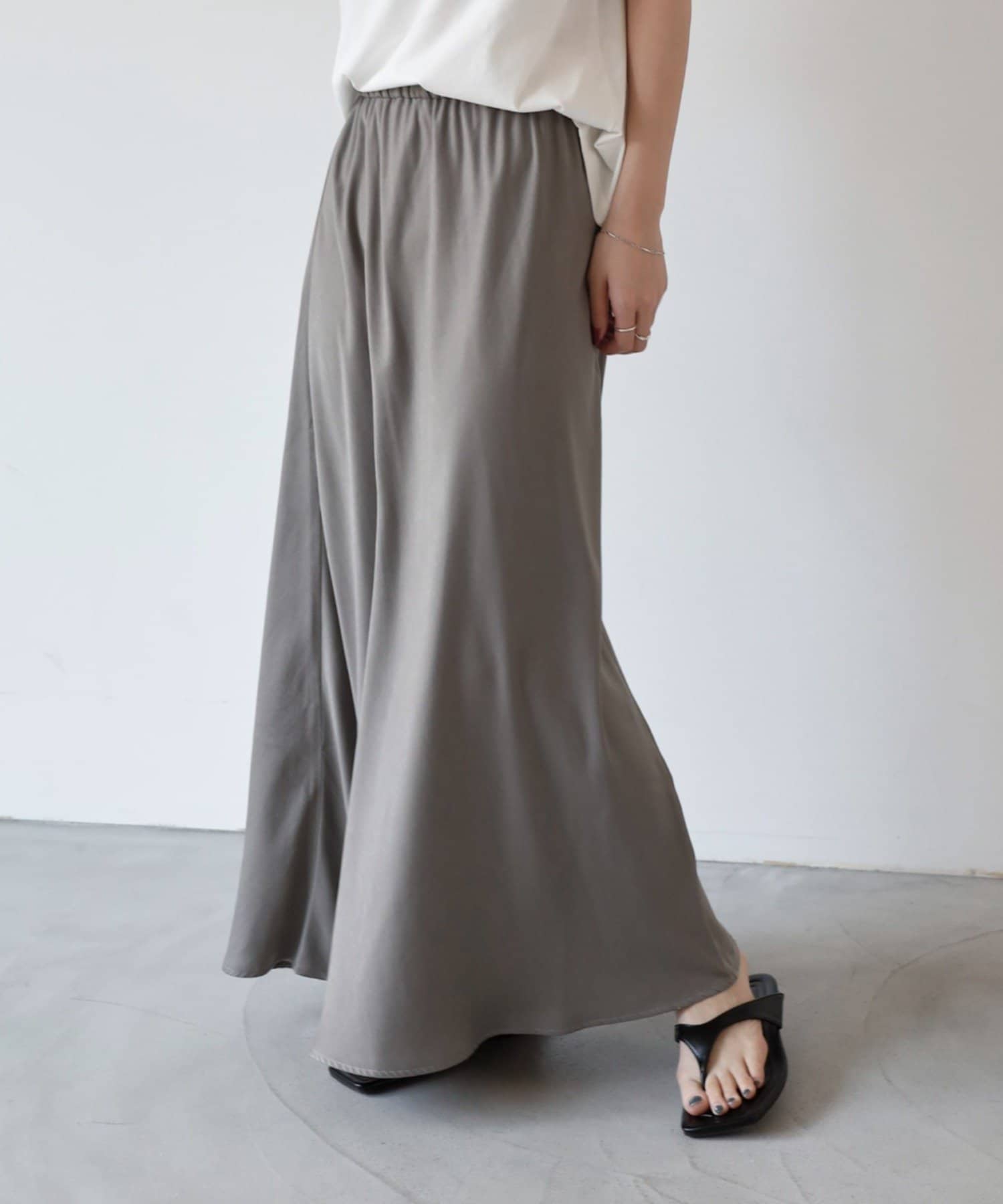 COLONY 2139(コロニー トゥーワンスリーナイン) マットサテンマーメイドスカート