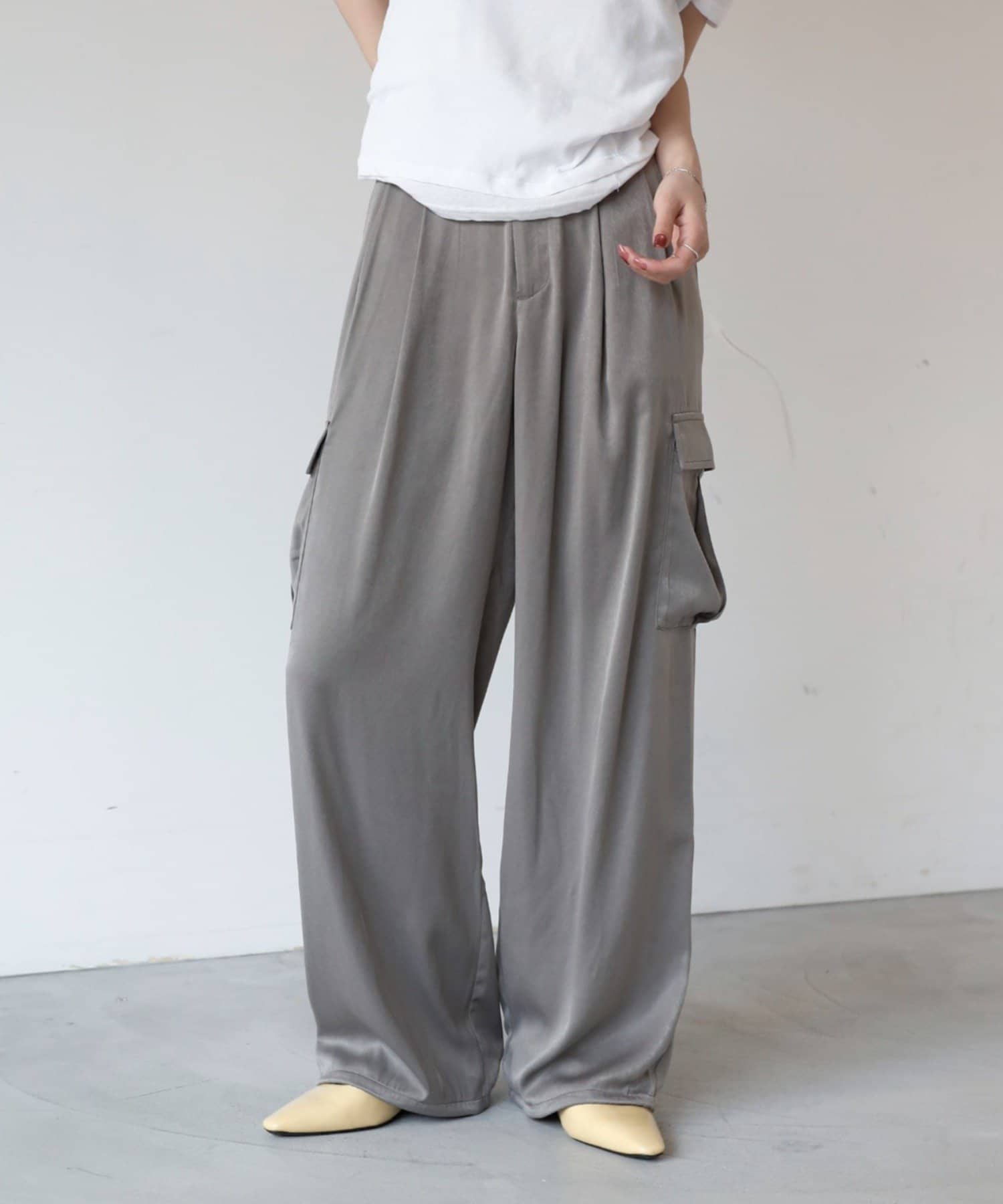 COLONY 2139(コロニー トゥーワンスリーナイン) マットサテンカーゴパンツ