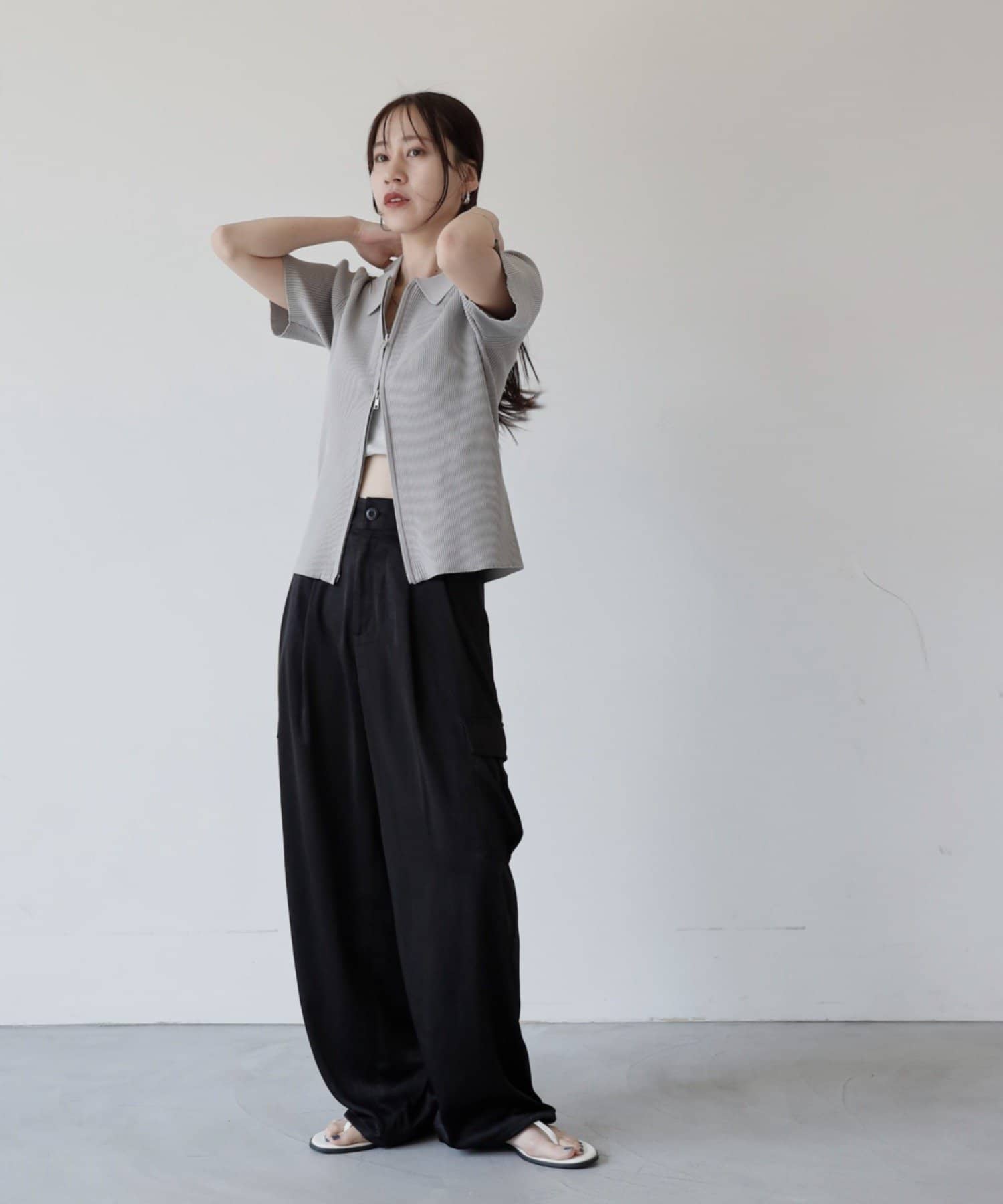 COLONY 2139(コロニー トゥーワンスリーナイン) マットサテンカーゴパンツ