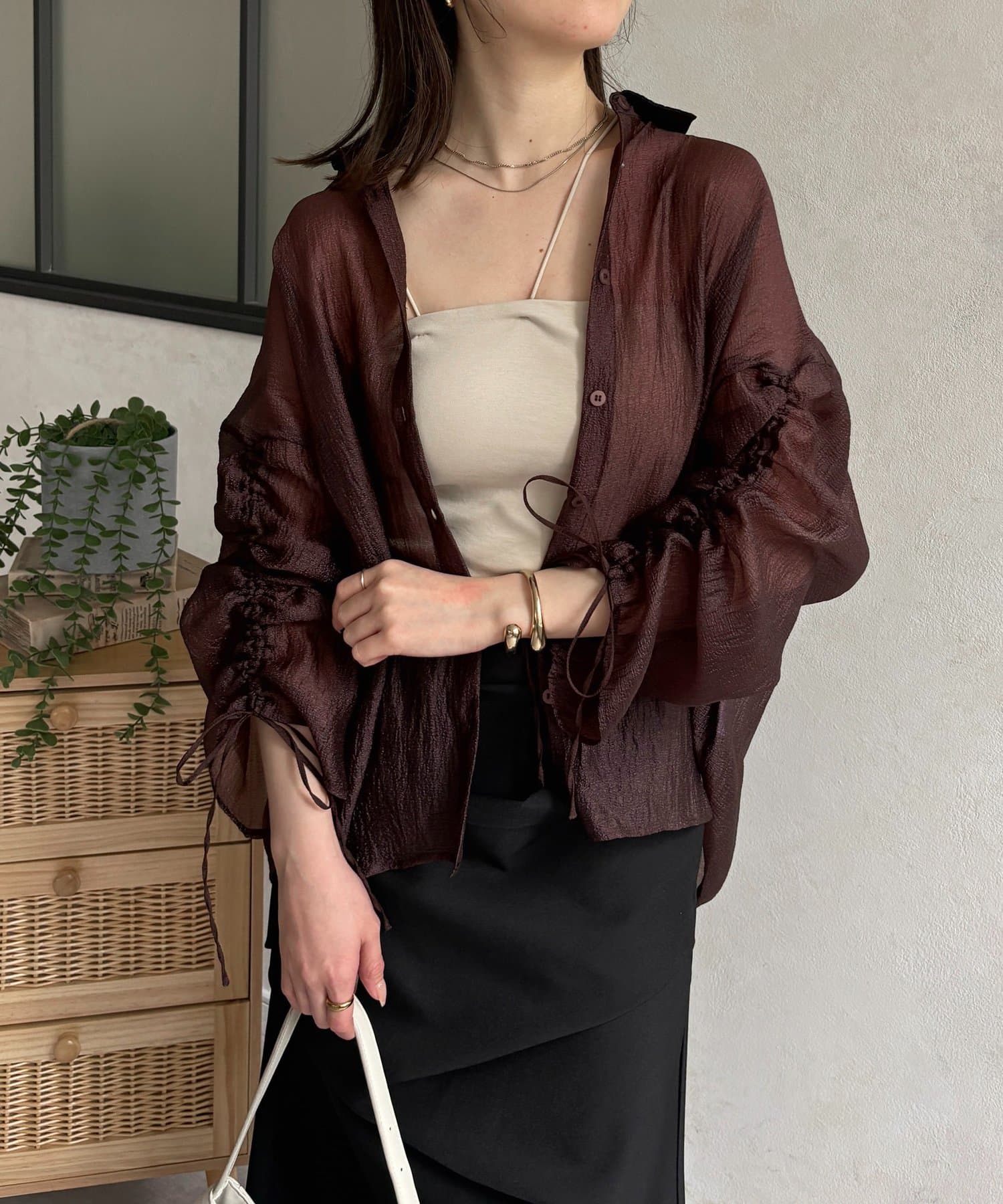 Thevon.(ゼヴォン) ラメワッシャー袖シャーリングシアーシャツ