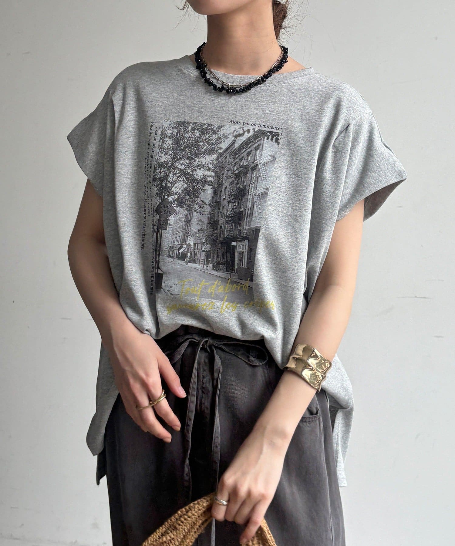 DOUDOU(ドゥドゥ) 【WEB限定】バックジップフォトロゴTEE