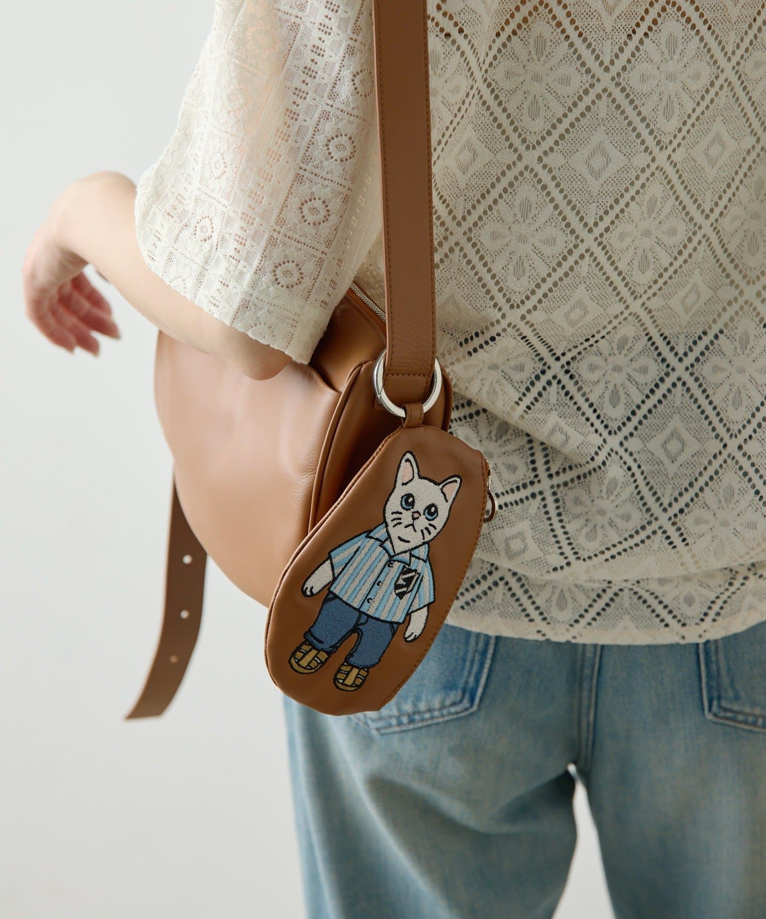 ear PAPILLONNER(イア パピヨネ) sampo×earコラボ刺しゅうレザーケース《本革》