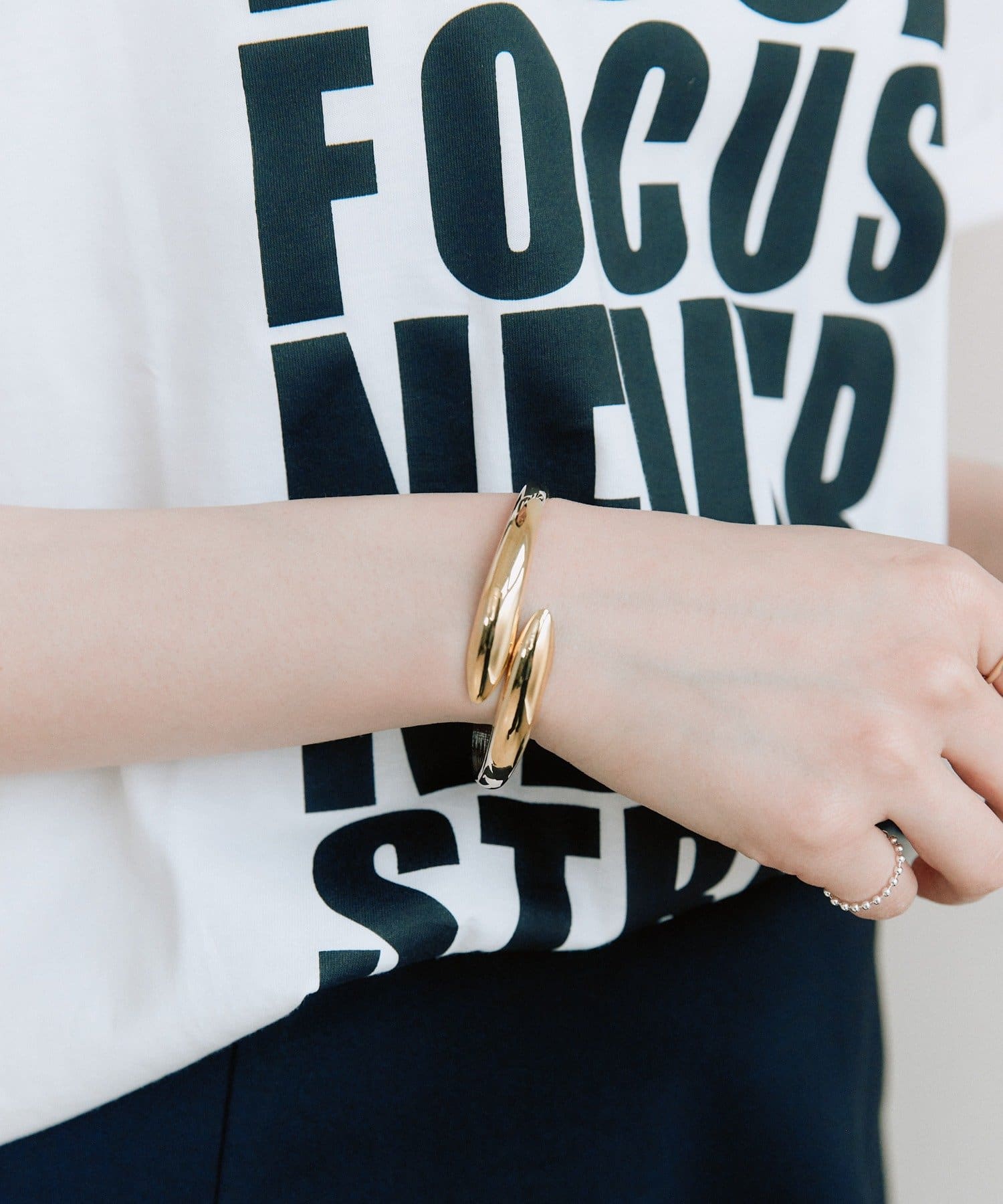 RIVE DROITE(リヴドロワ) 【洗練された印象に】バネバングル