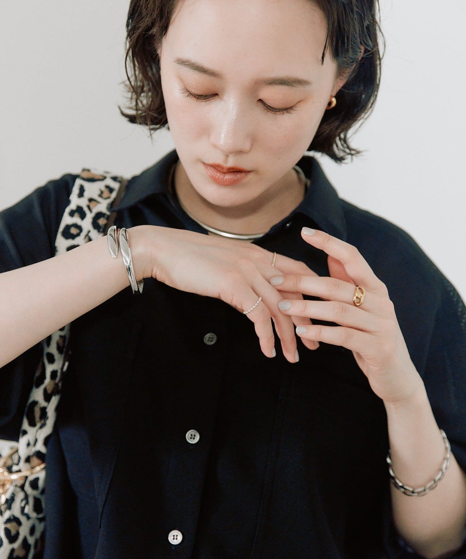 RIVE DROITE(リヴドロワ) 【洗練された印象に】バネバングル