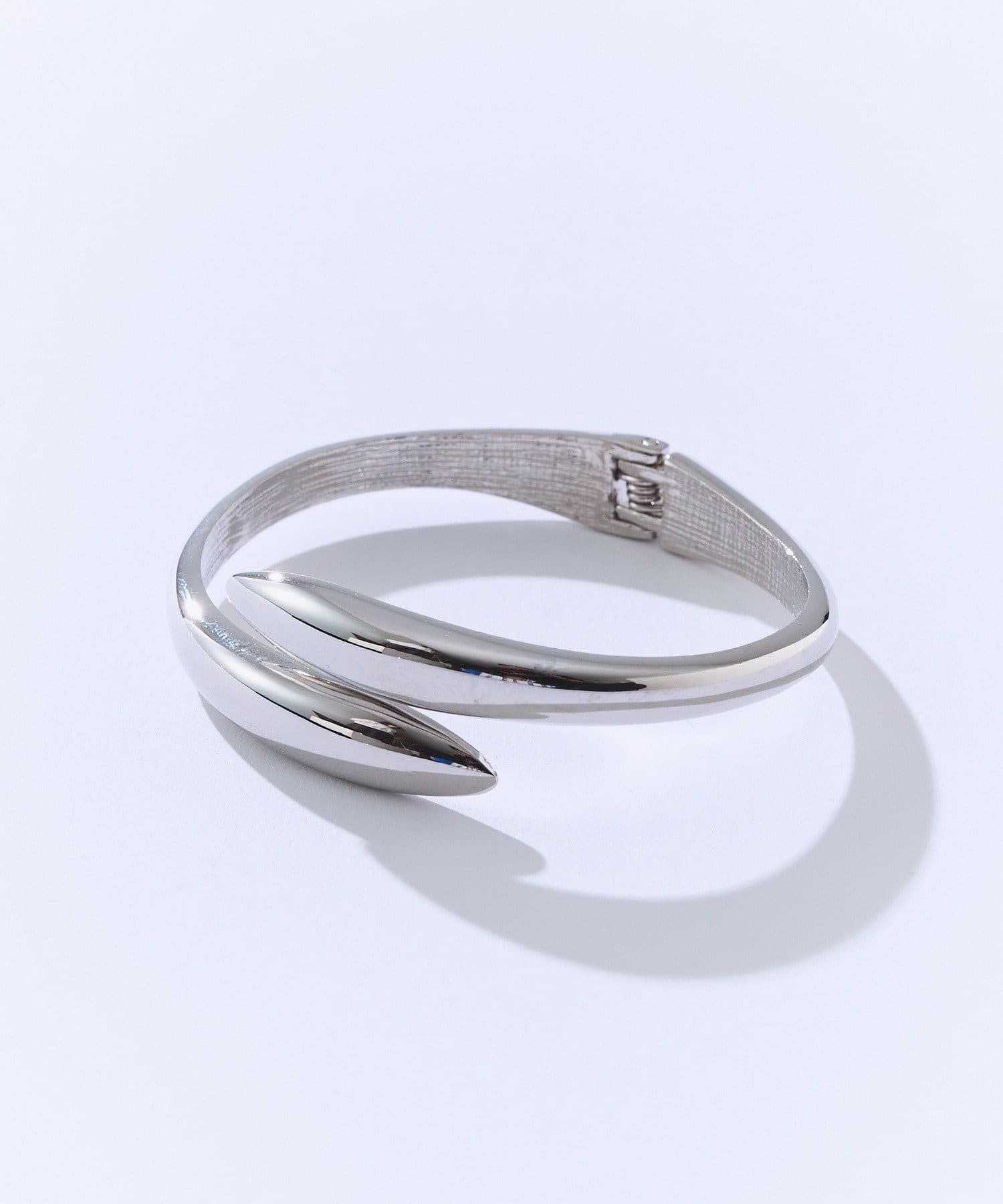 RIVE DROITE(リヴドロワ) 【洗練された印象に】バネバングル