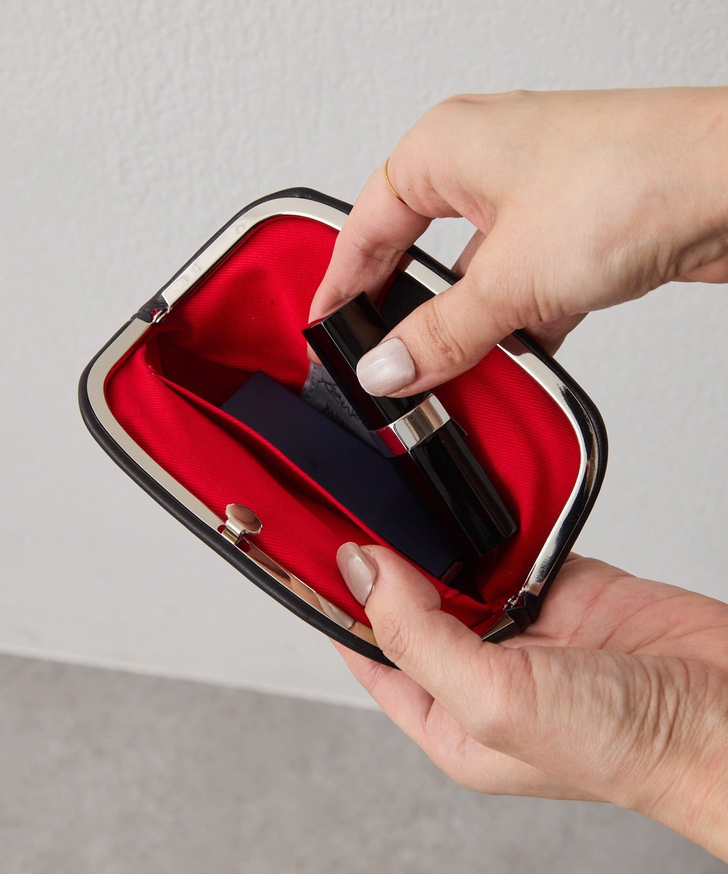 ear PAPILLONNER(イア パピヨネ) 【kawa-kawa(カワカワ)】NO1567 ishikoro口金ミニ財布