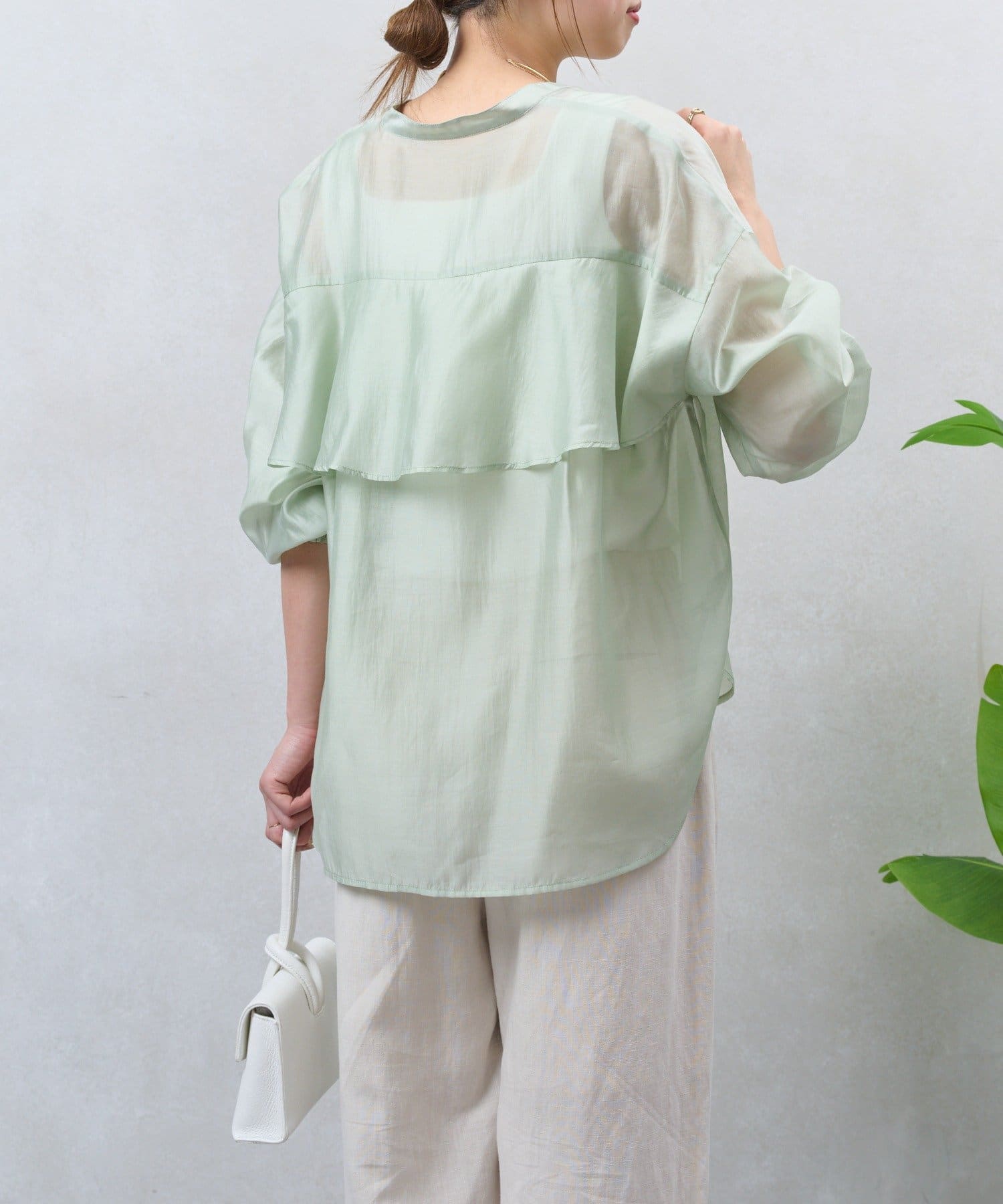 Jena　espace merveilleux(ジェナ　エスパスメルヴェイユ) シアーバックラッフルシャツ