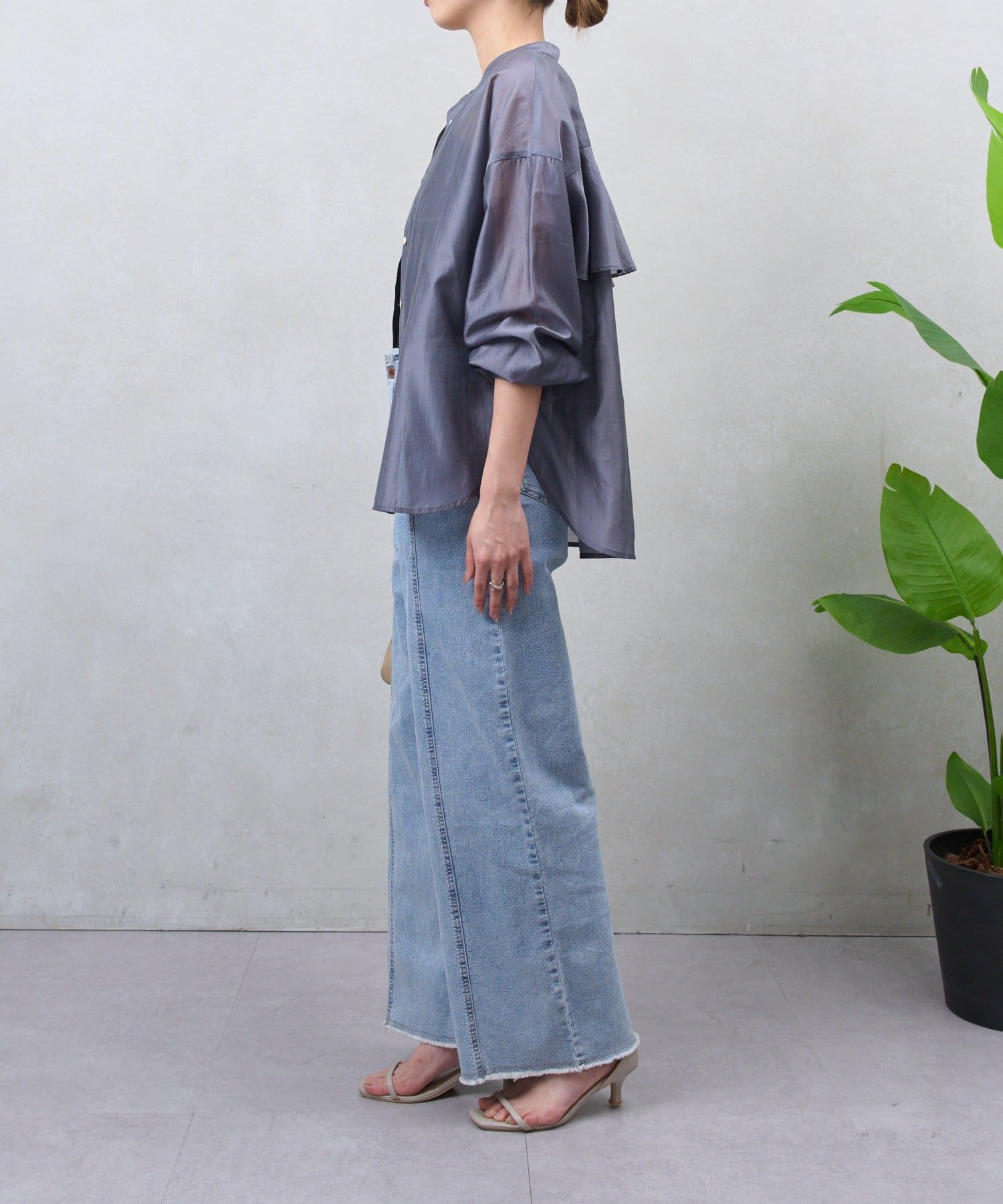 Jena　espace merveilleux(ジェナ　エスパスメルヴェイユ) シアーバックラッフルシャツ