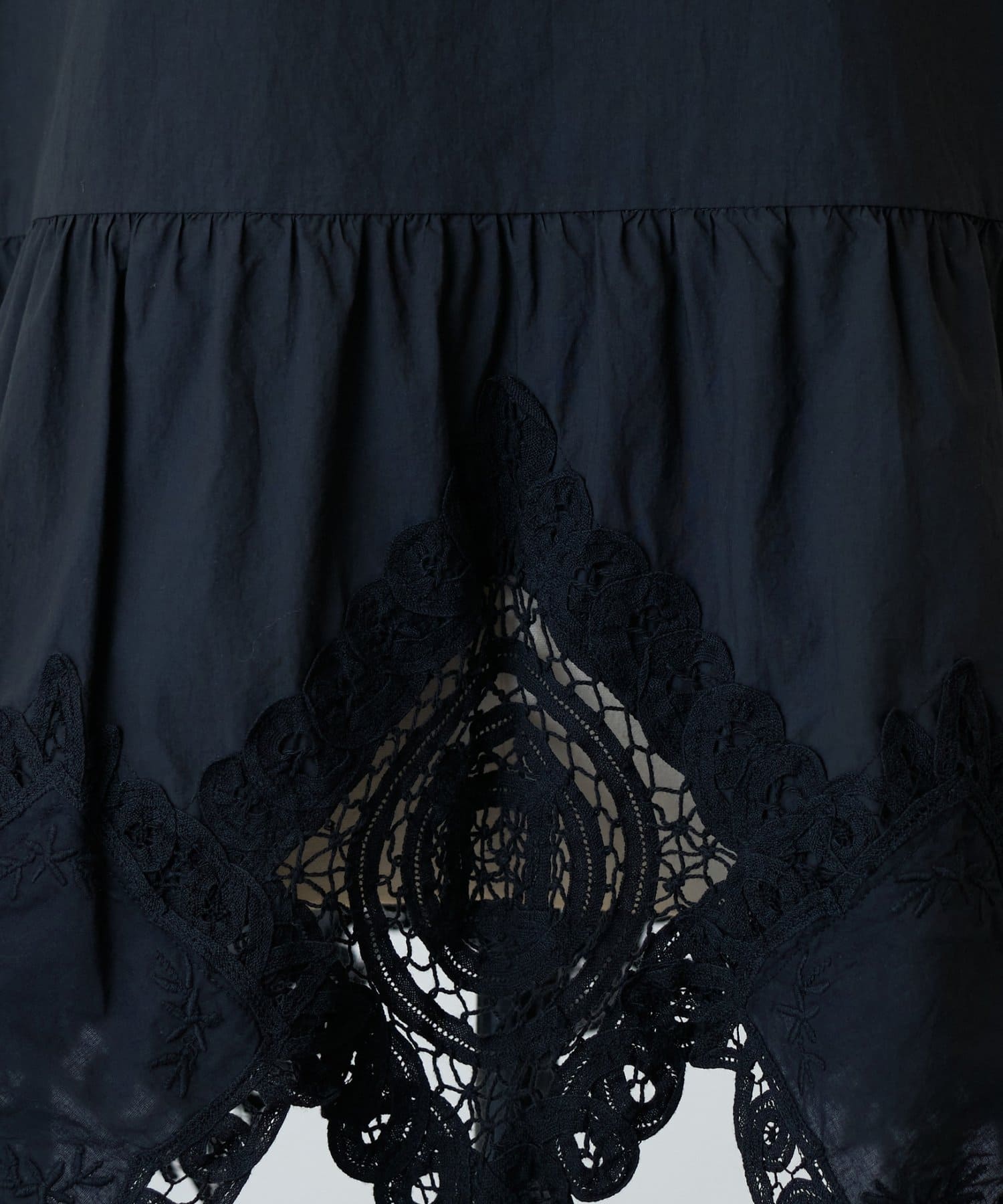 BEARDSLEY(ビアズリー) 《4/2(木)18：00予約開始》バテンレースブラウス