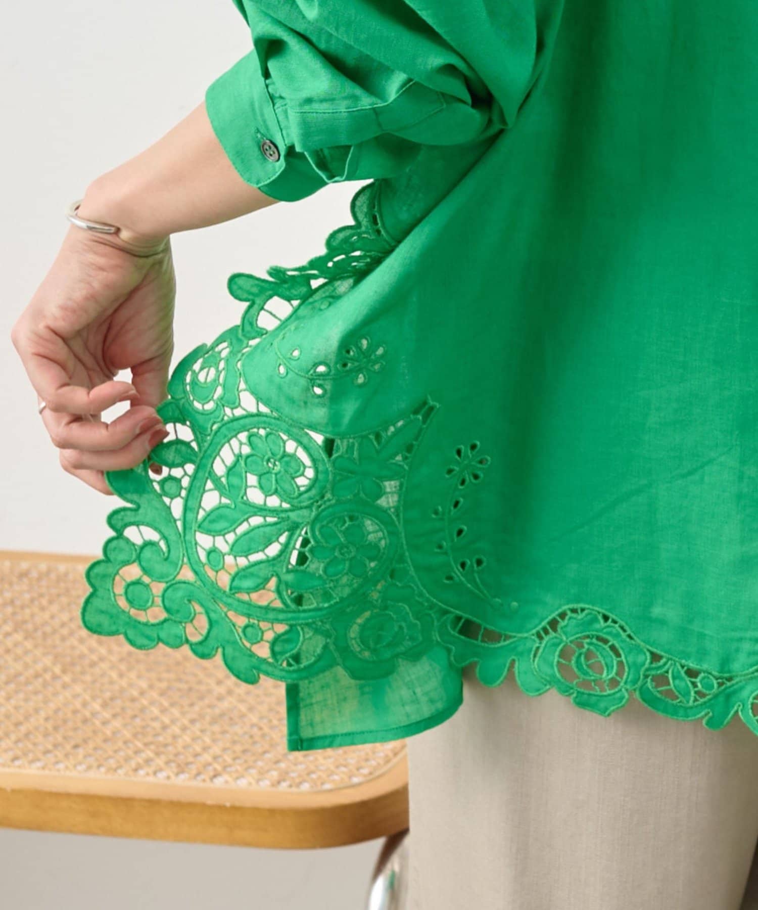 BEARDSLEY(ビアズリー) 《4/14(火)12:00予約開始》裾カットワークシャツ