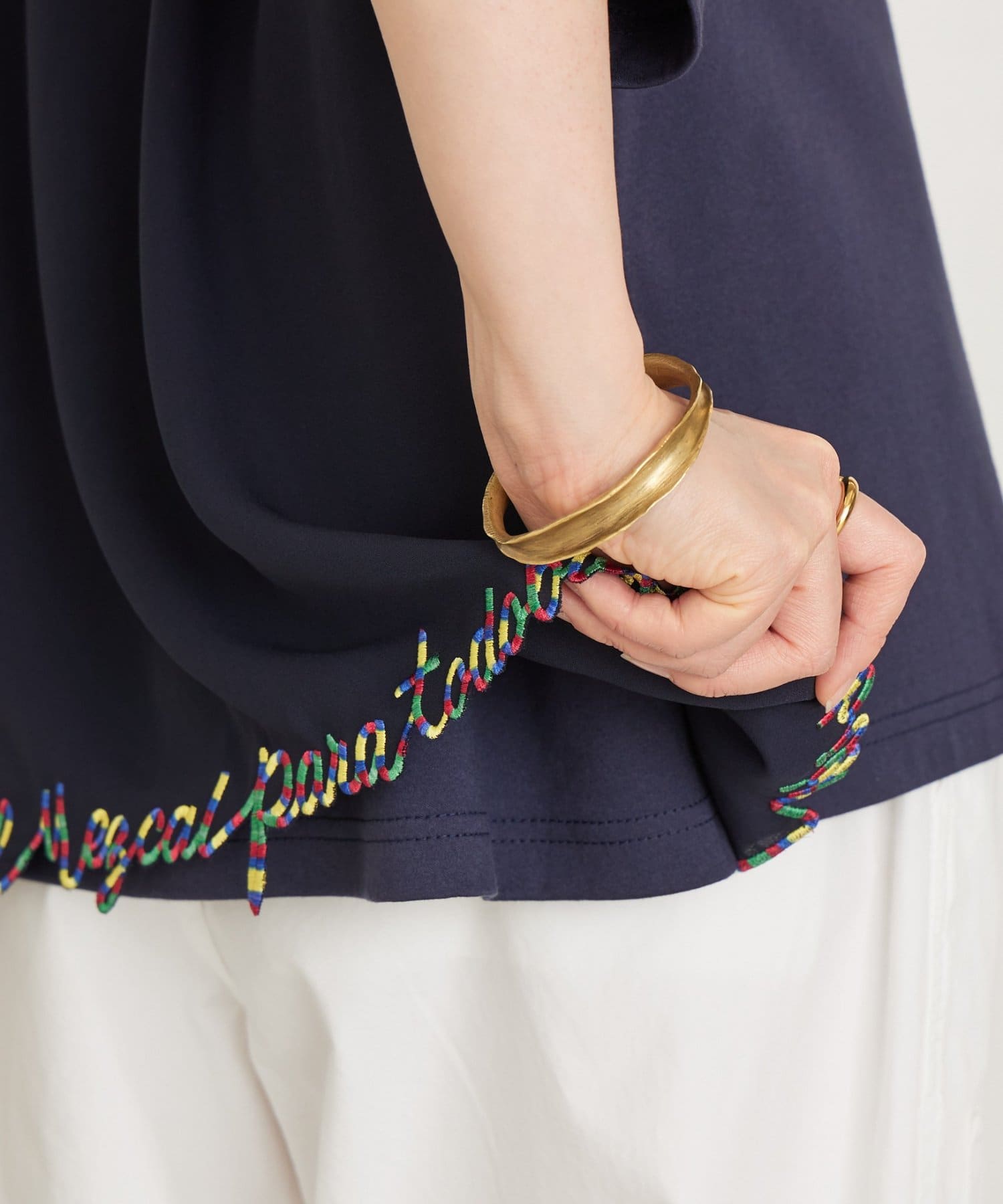 BEARDSLEY(ビアズリー) 《4/1(水)20：00予約開始ことわざ刺繍プルオーバー