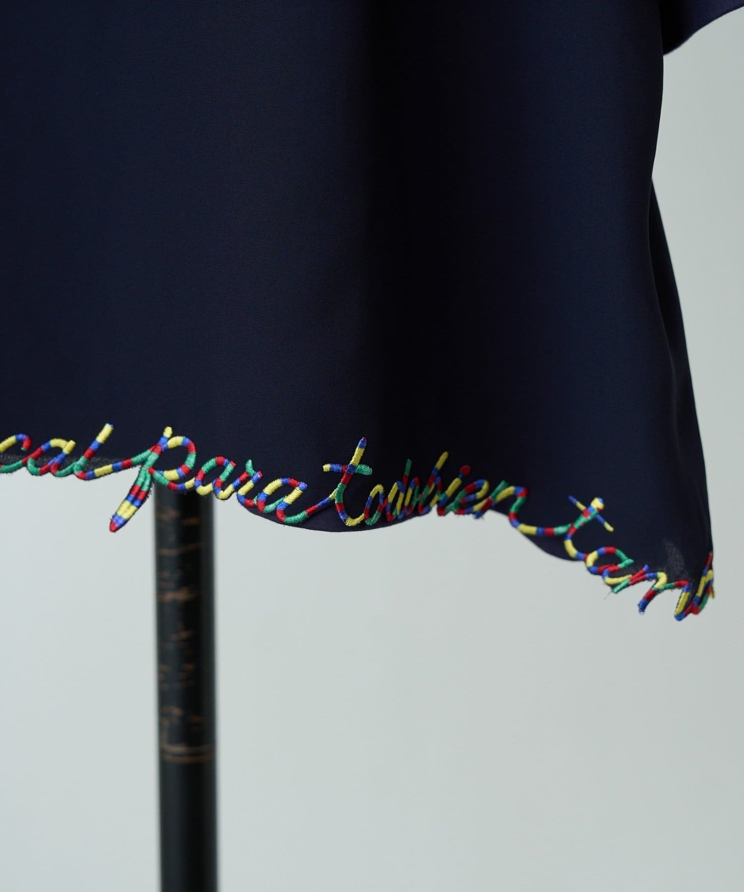 BEARDSLEY(ビアズリー) ことわざ刺繍プルオーバー