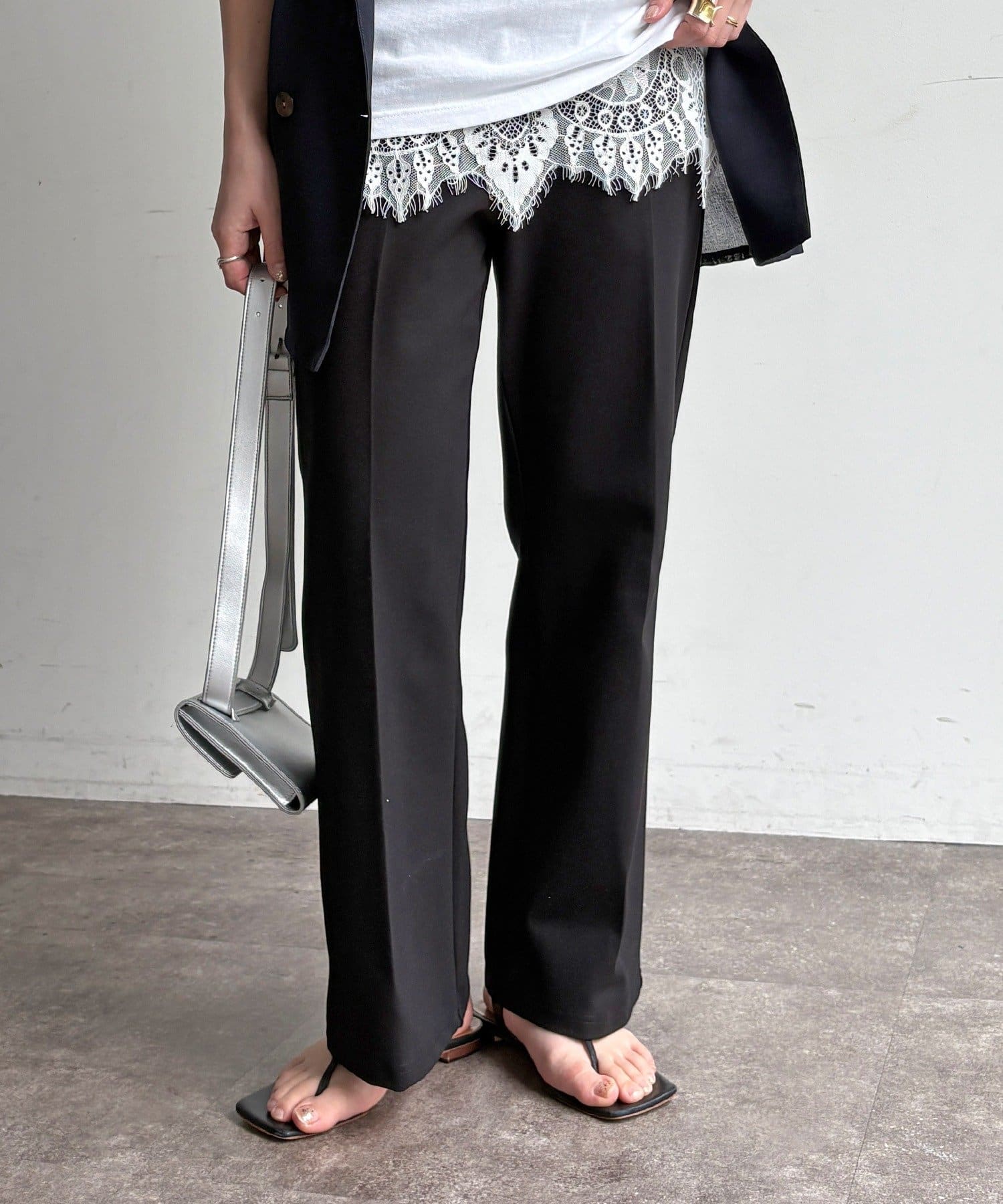 DOUDOU(ドゥドゥ) センタープレスセミフレアパンツ