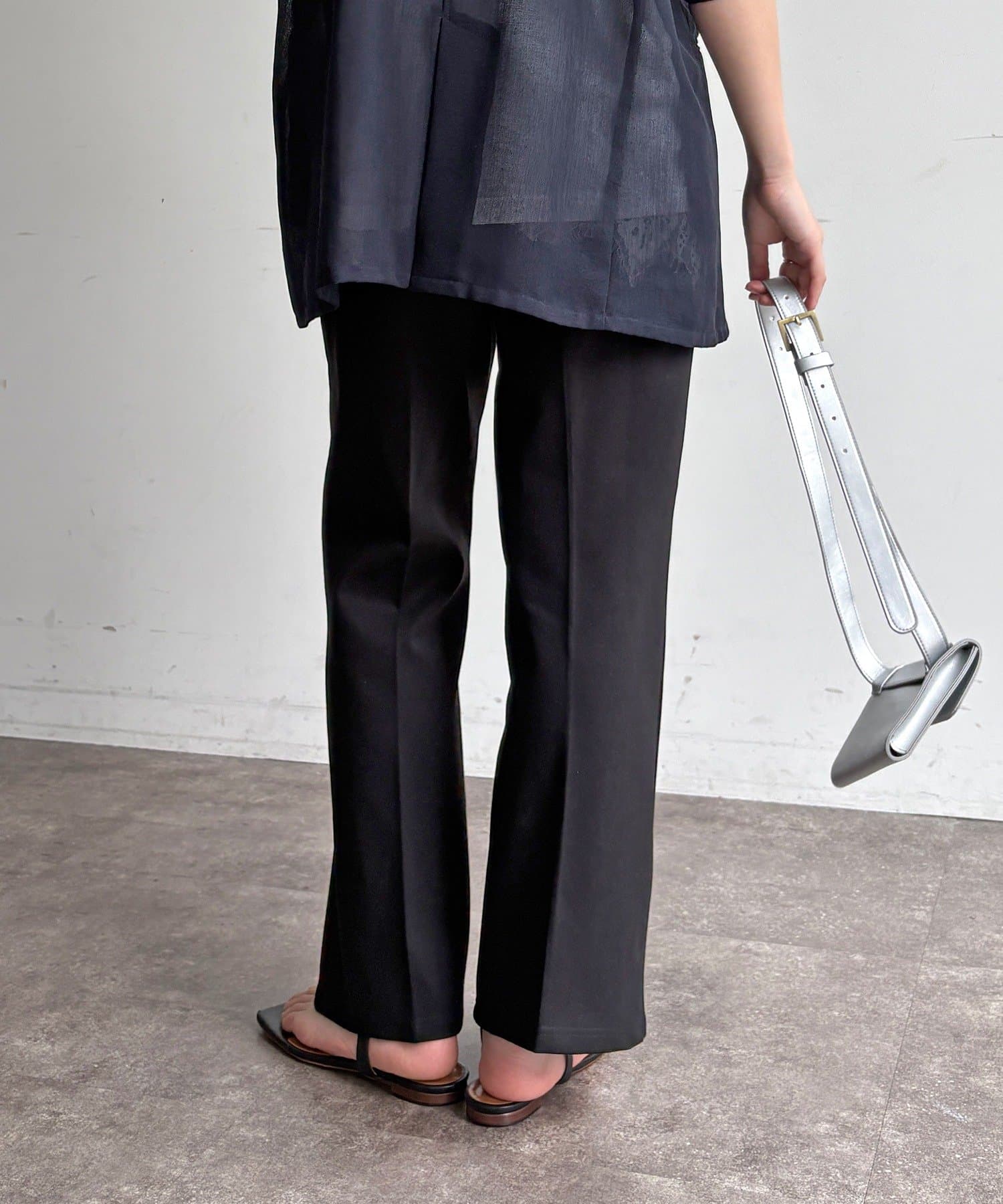 DOUDOU(ドゥドゥ) センタープレスセミフレアパンツ