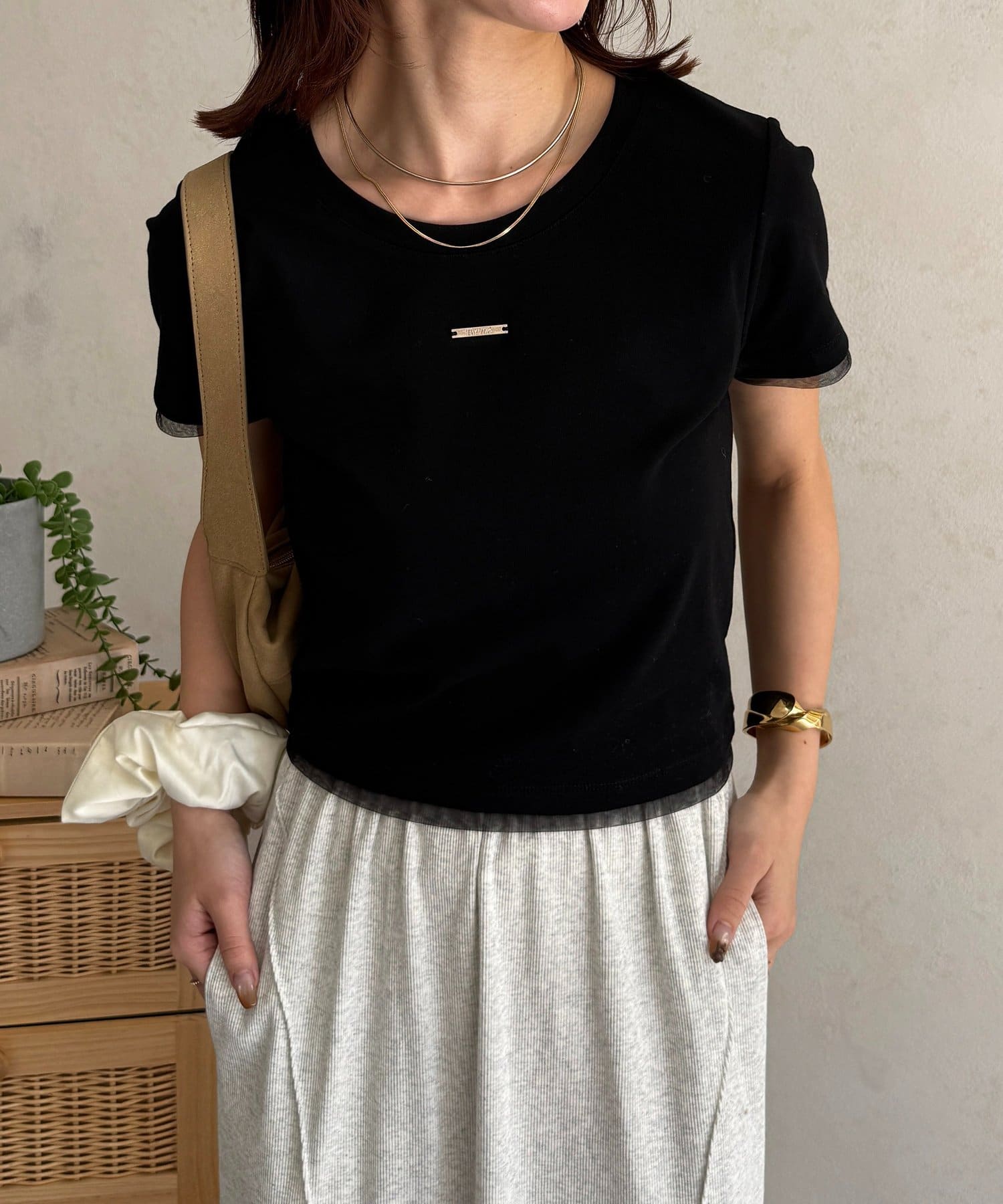 Thevon.(ゼヴォン) チャーム付きコンパクトTシャツ