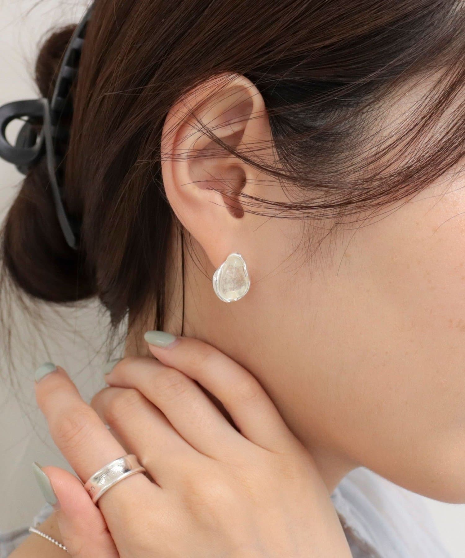 FREDY & GLOSTER(フレディ アンド グロスター) フェイクストーンチタンポストピアス