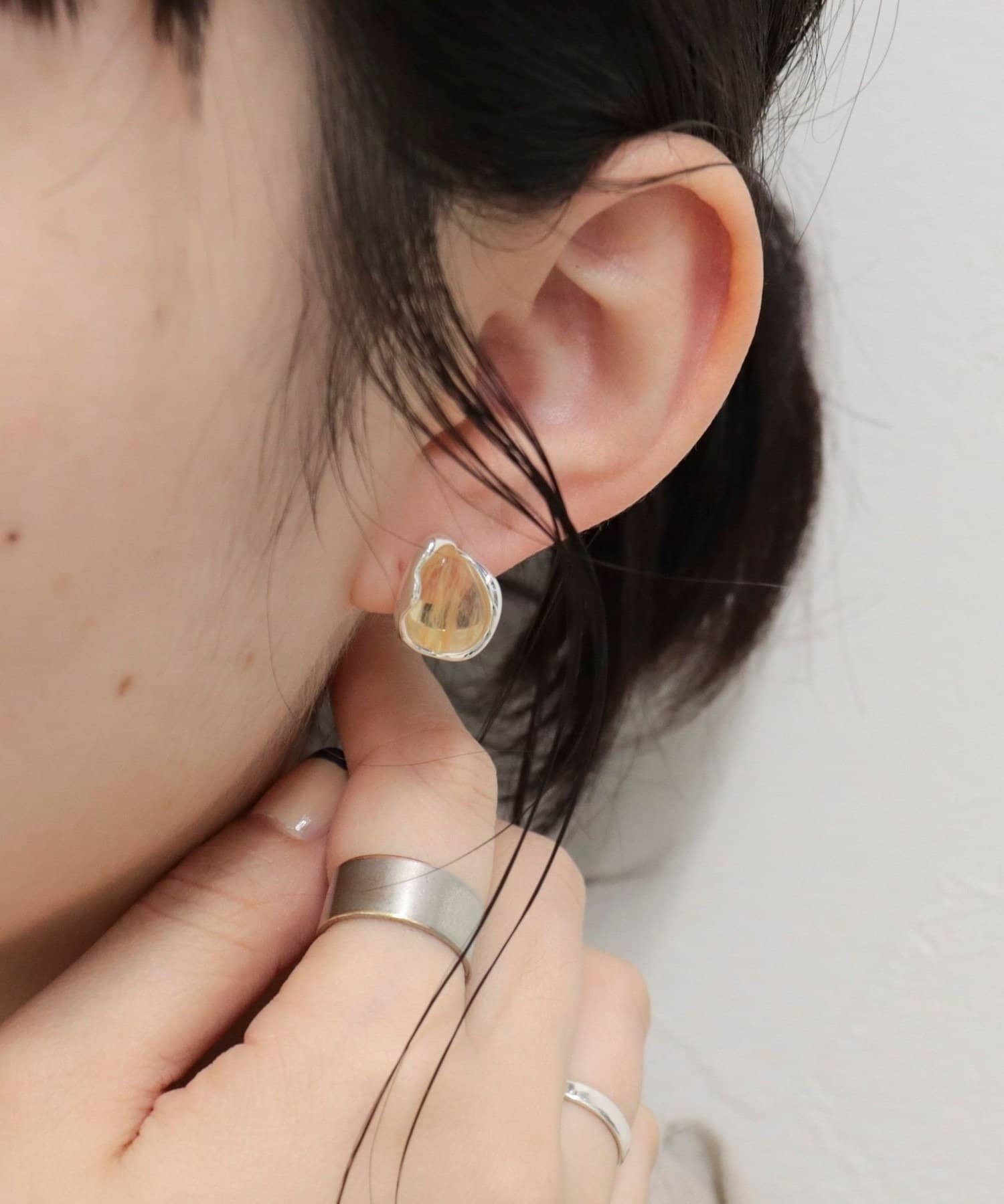 FREDY & GLOSTER(フレディ アンド グロスター) フェイクストーンチタンポストピアス