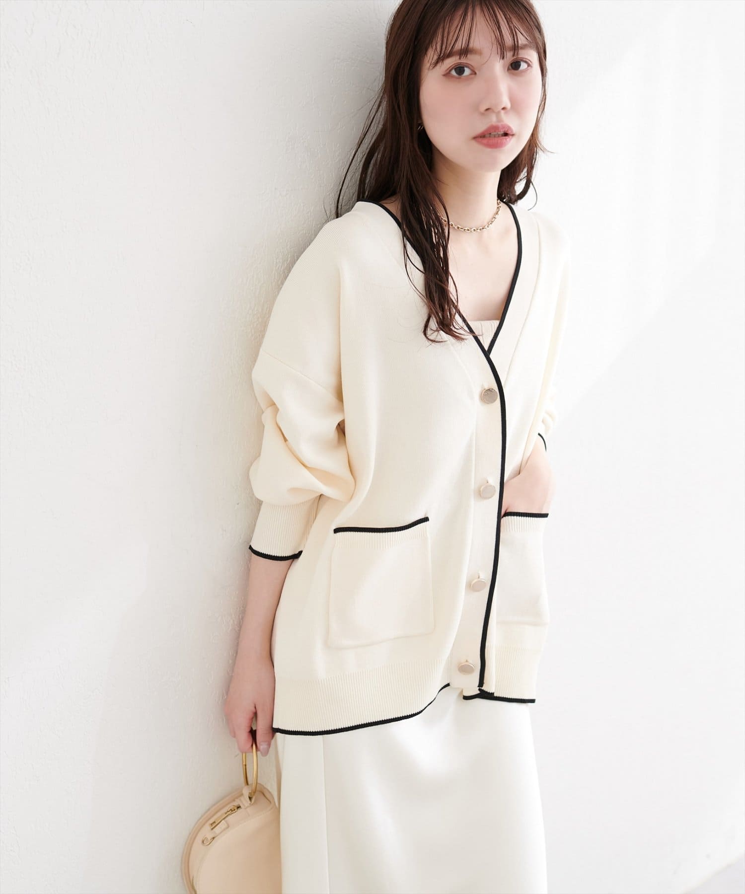 natural couture(ナチュラルクチュール) Vネックポケ付きミドルカーディガン