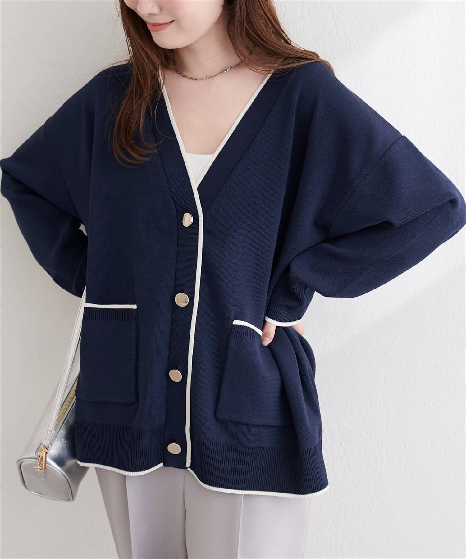 natural couture(ナチュラルクチュール) Vネックポケ付きミドルカーディガン