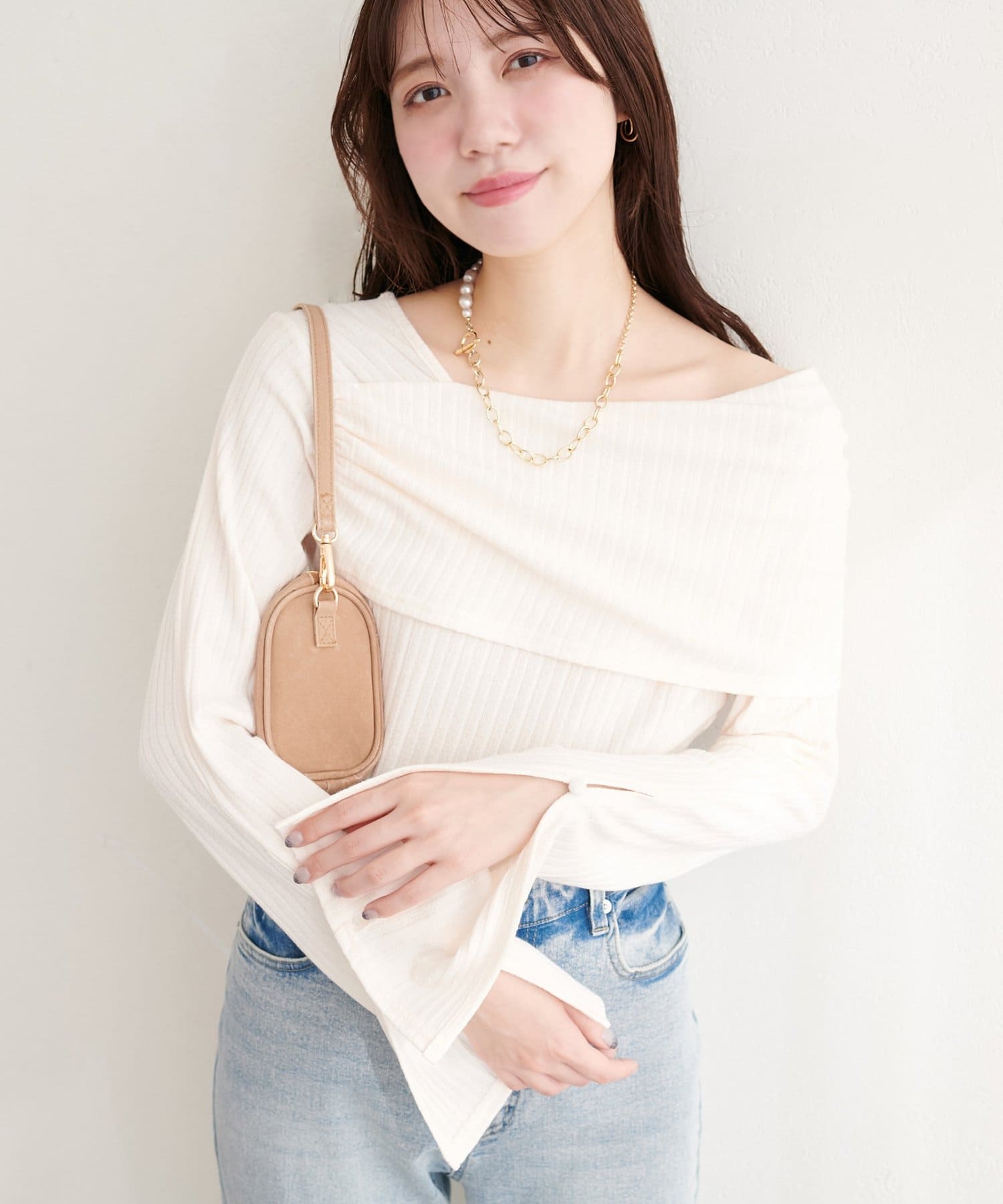 natural couture(ナチュラルクチュール) ギャザーオフショルフレア袖ロンT