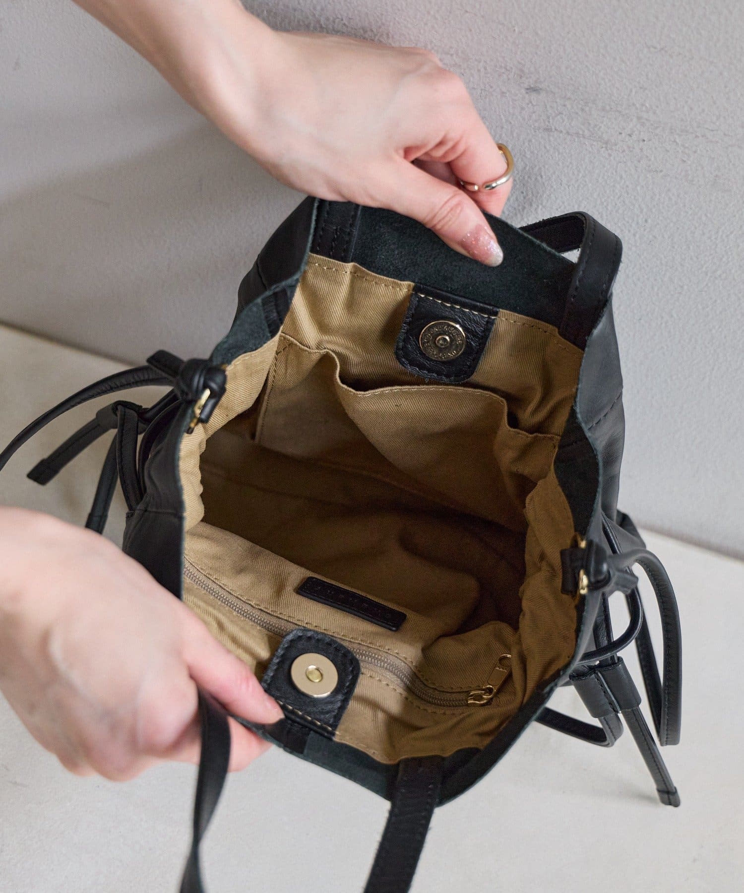 SHENERY(シーナリー) レザー巾着ショルダーバッグ