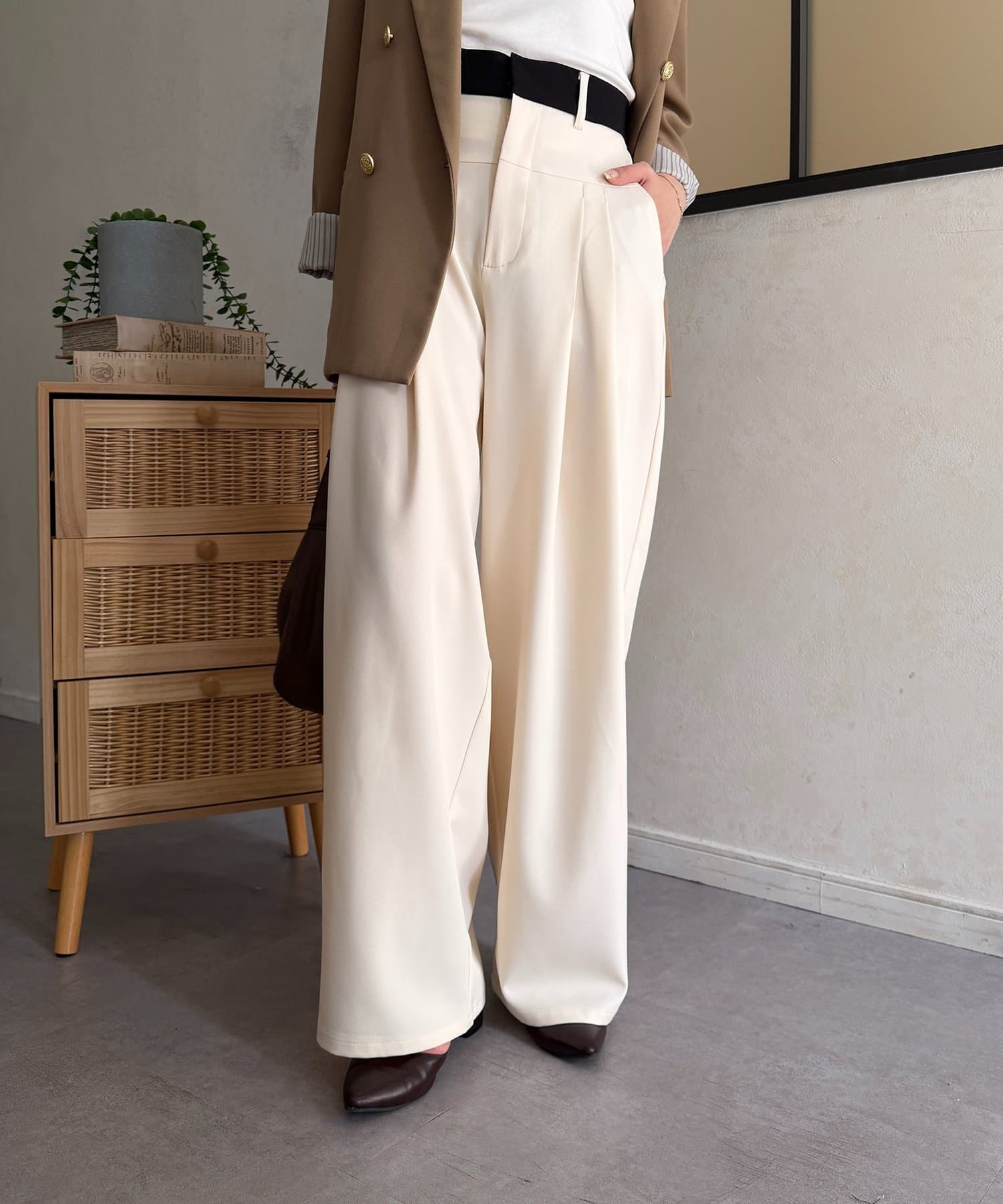 Thevon.(ゼヴォン) ウエストベルト配色タックパンツ