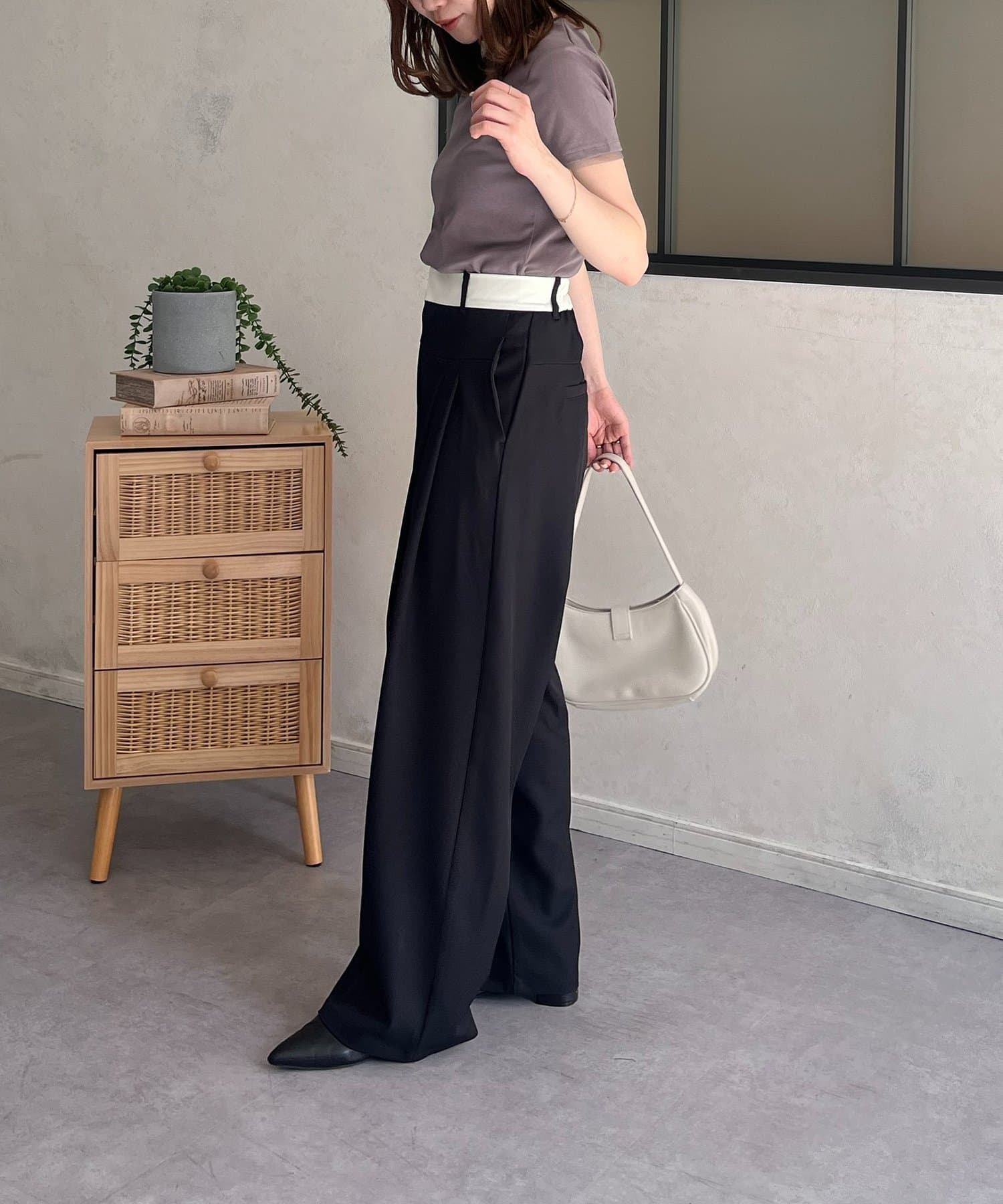 Thevon.(ゼヴォン) ウエストベルト配色タックパンツ