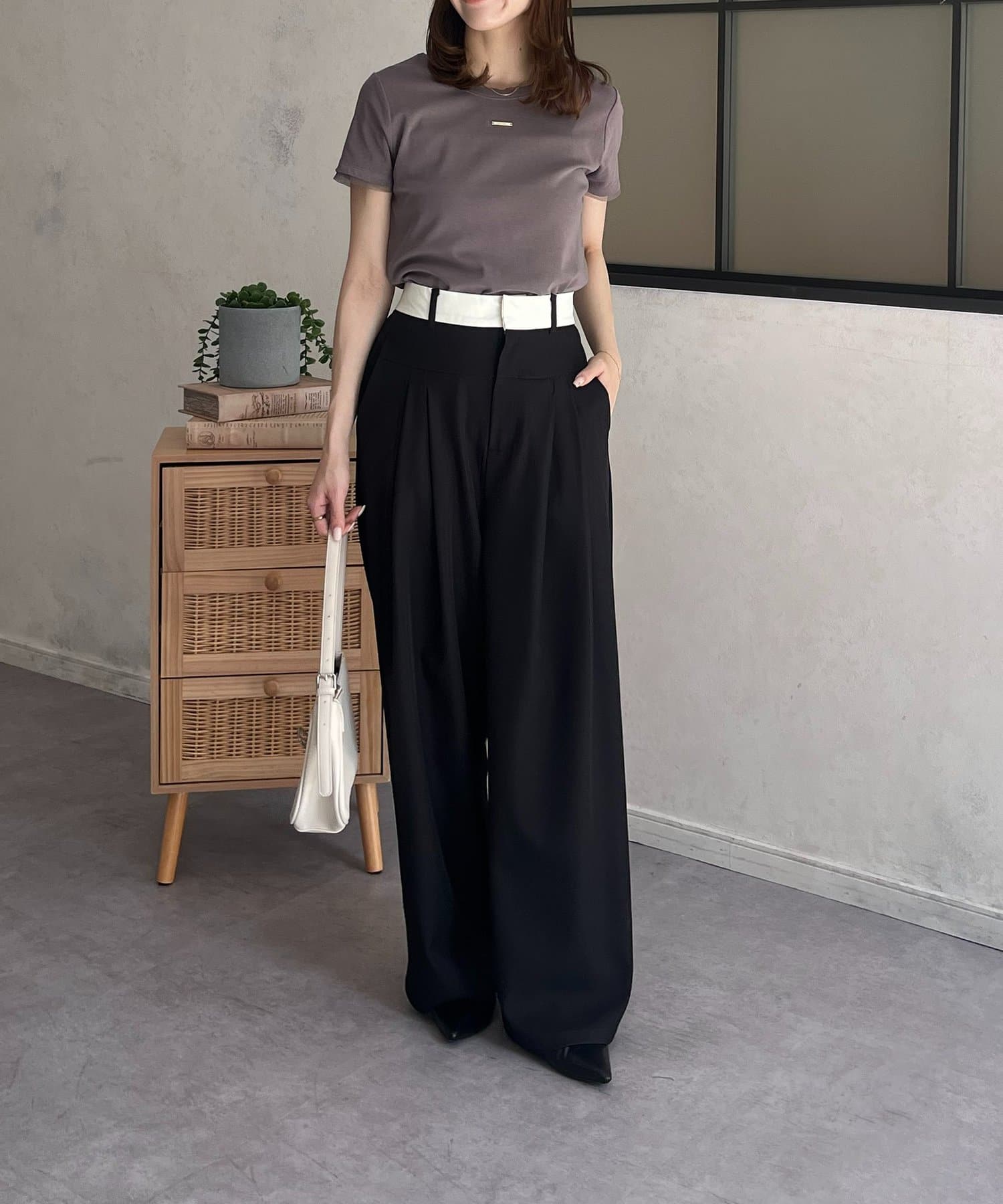 Thevon.(ゼヴォン) ウエストベルト配色タックパンツ