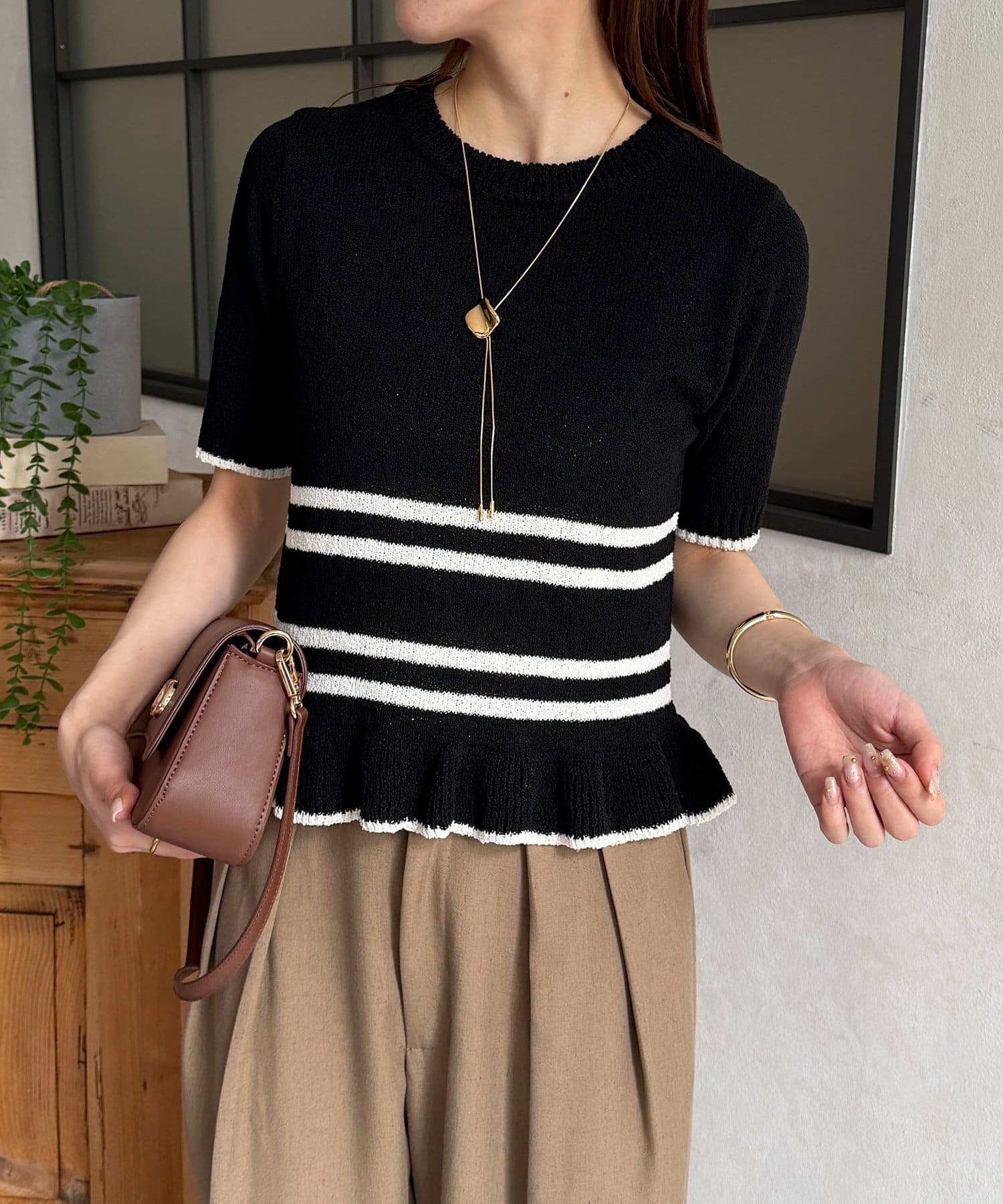 Thevon.(ゼヴォン) 裾フリルブークレボーダーニット