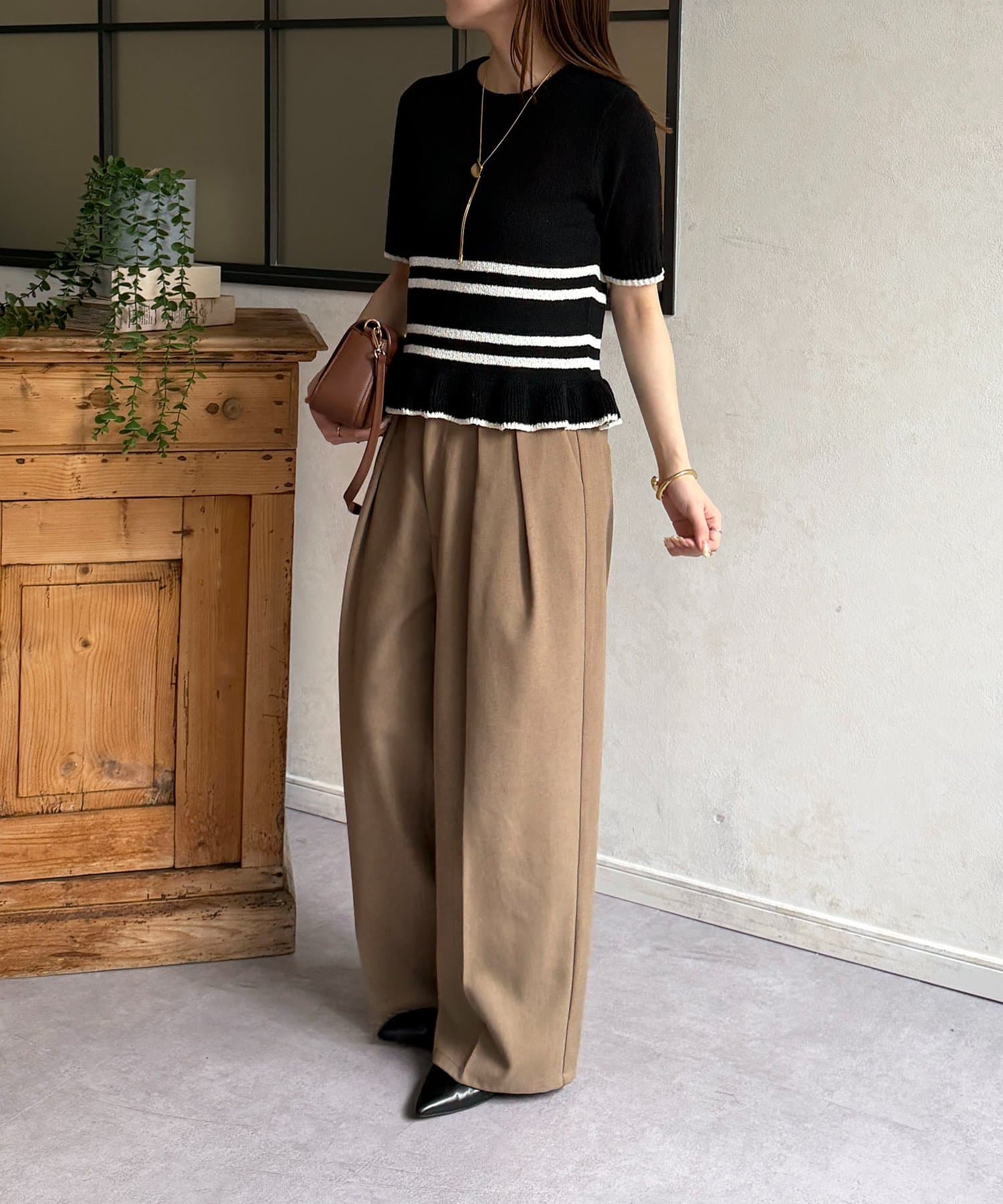 Thevon.(ゼヴォン) 裾フリルブークレボーダーニット