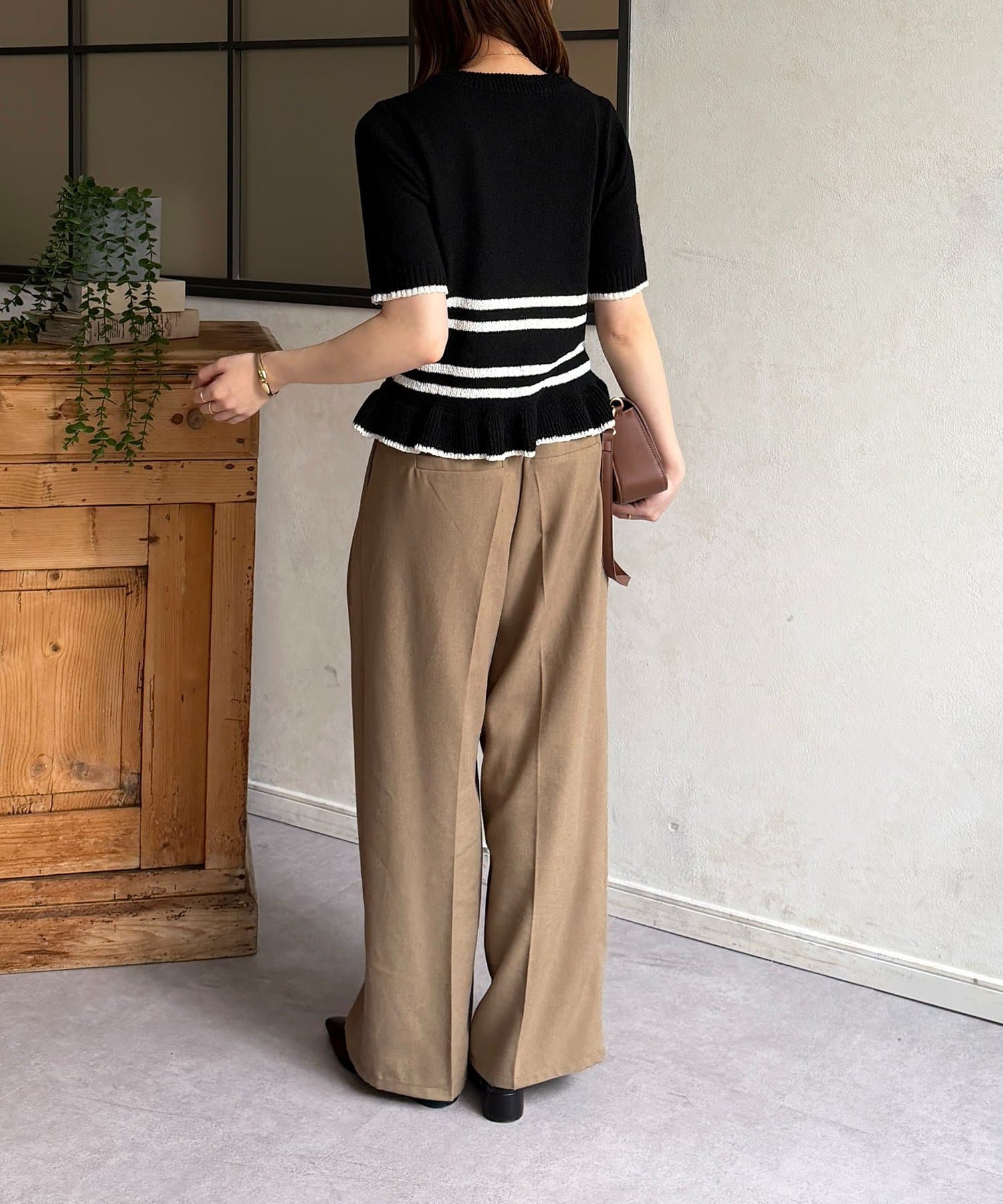 Thevon.(ゼヴォン) 裾フリルブークレボーダーニット