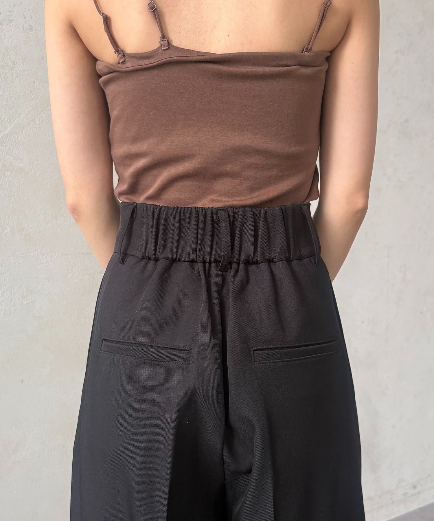 Thevon.(ゼヴォン) ベルト付きタックワイドスラックス