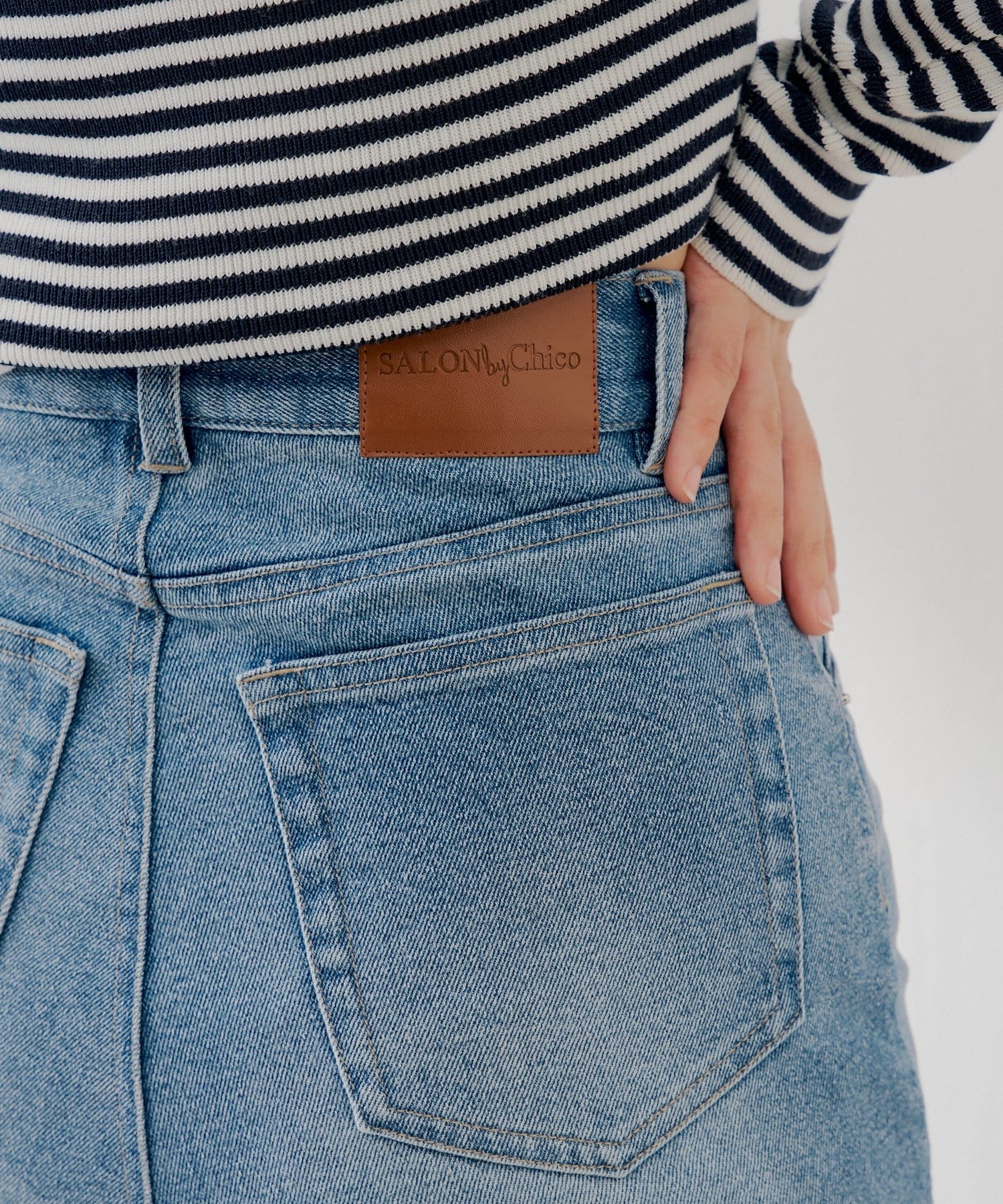 Chico(チコ) 【SALON by Chico】フロントスリットストレートフレアデニム