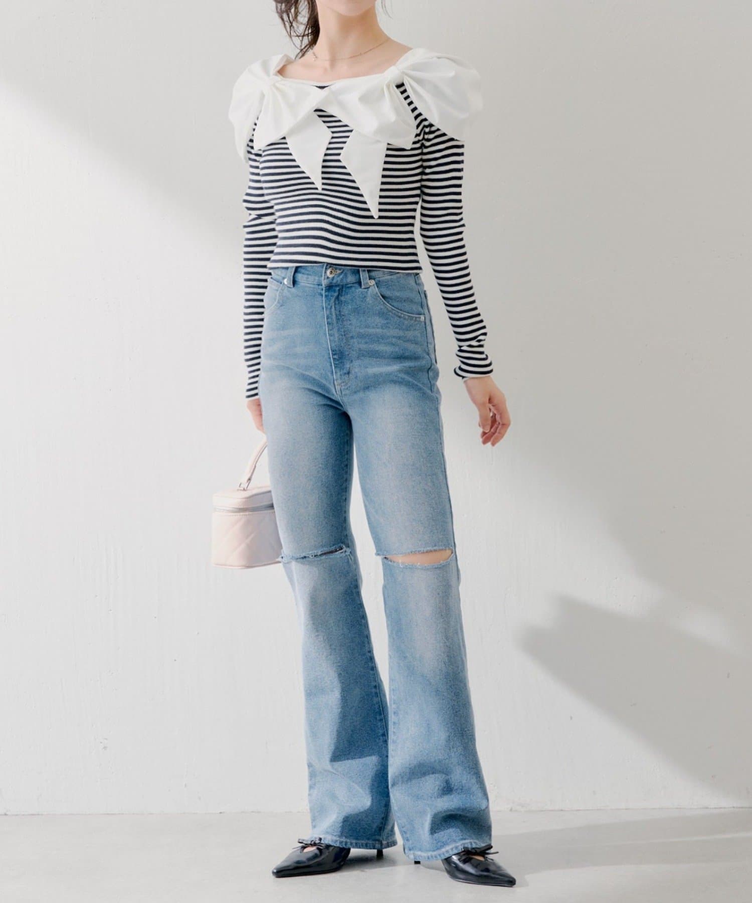 Chico(チコ) 【SALON by Chico】フロントスリットストレートフレアデニム