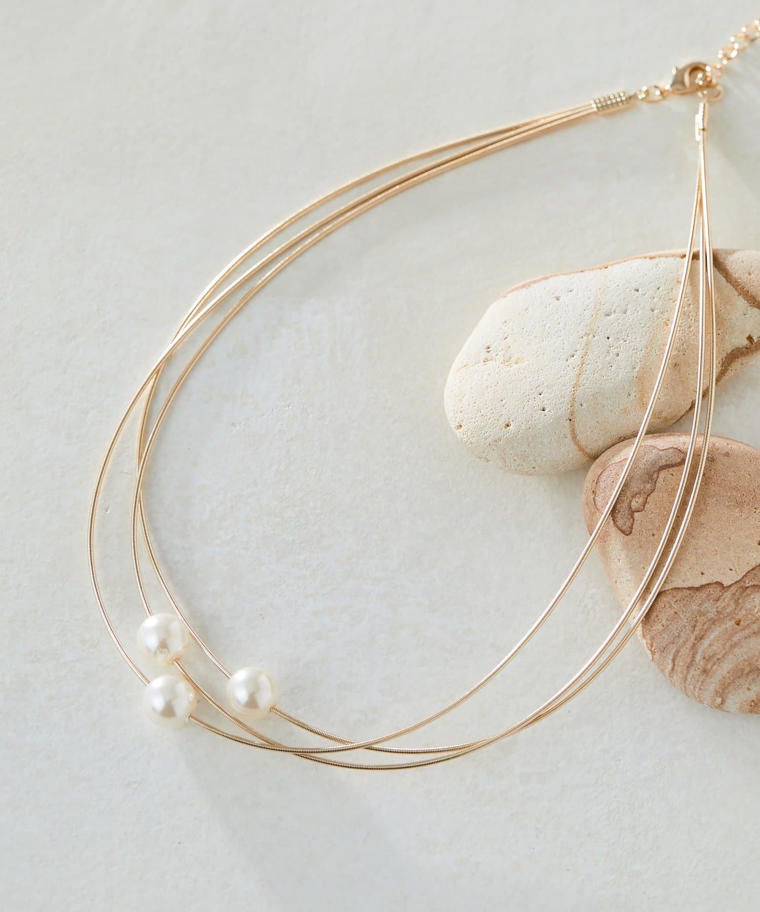 ear PAPILLONNER(イア パピヨネ) 3連ポイントパールネックレス