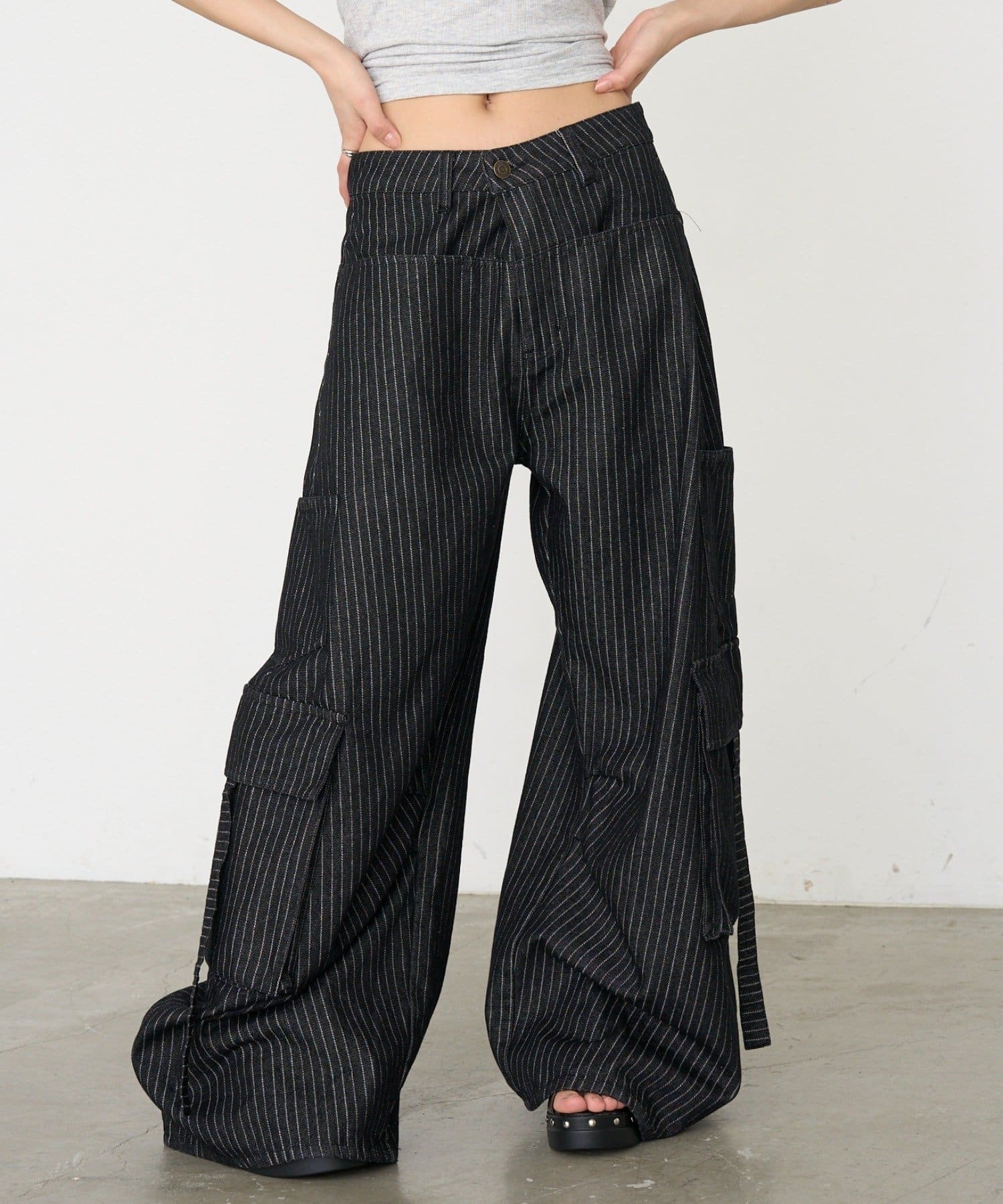 RAY CASSIN(レイカズン) 【XSサイズ登場】カーゴバレルルーズデニムパンツ