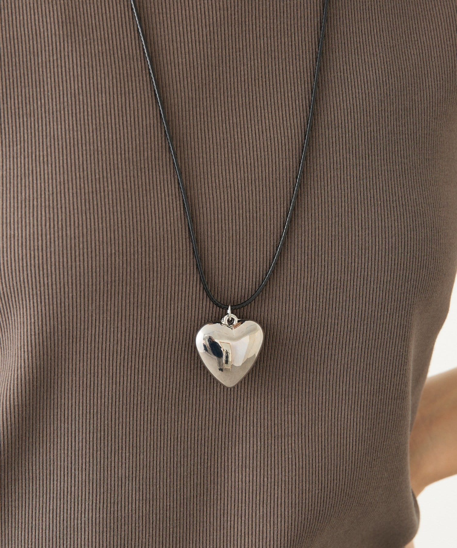 RIVE DROITE(リヴドロワ) 【首元のアクセントに】HEARTスライドコードネックレス