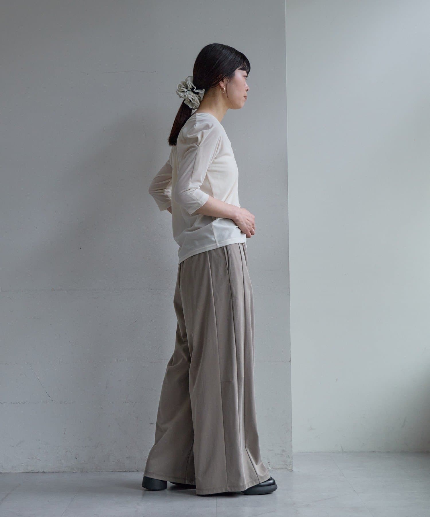 Pasterip(パセリ) Sheer velour power shoulder tops