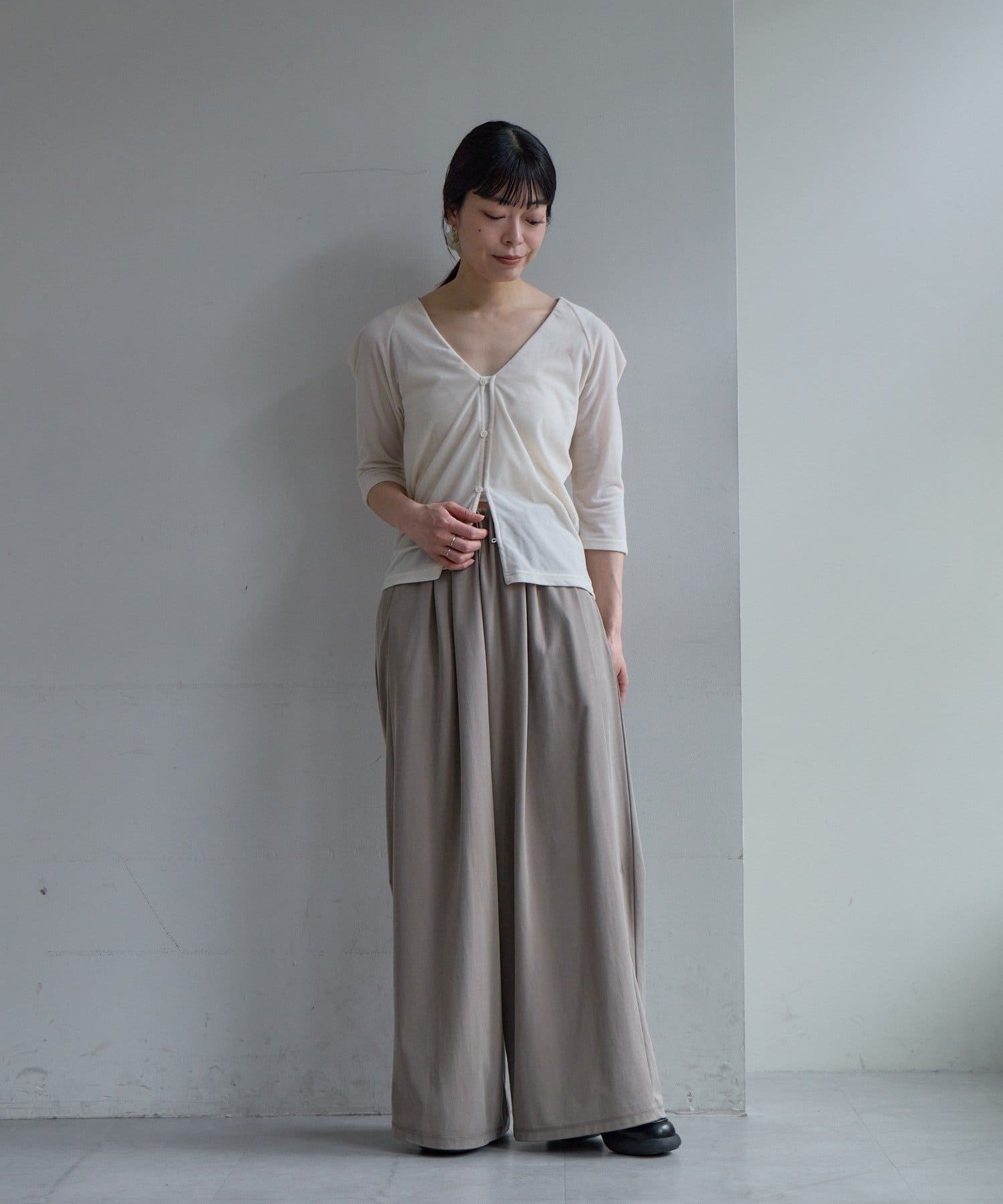 Pasterip(パセリ) Sheer velour power shoulder tops