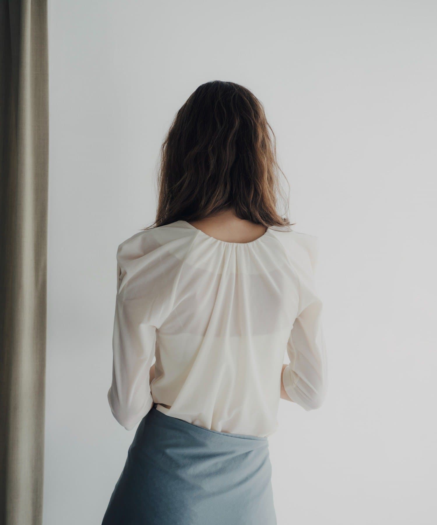 Pasterip(パセリ) Sheer velour power shoulder tops